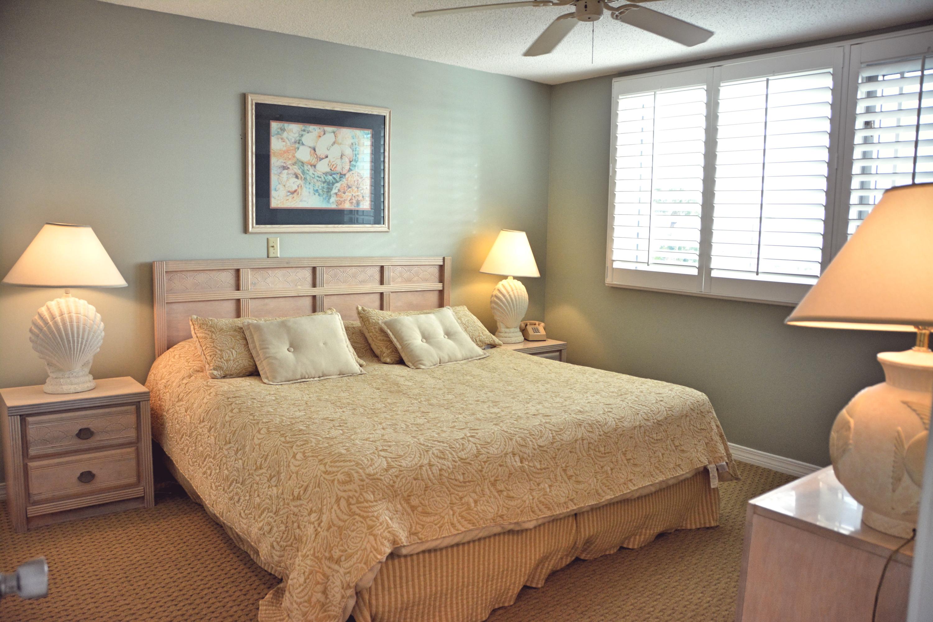 ISLANDER CONDO - Residential