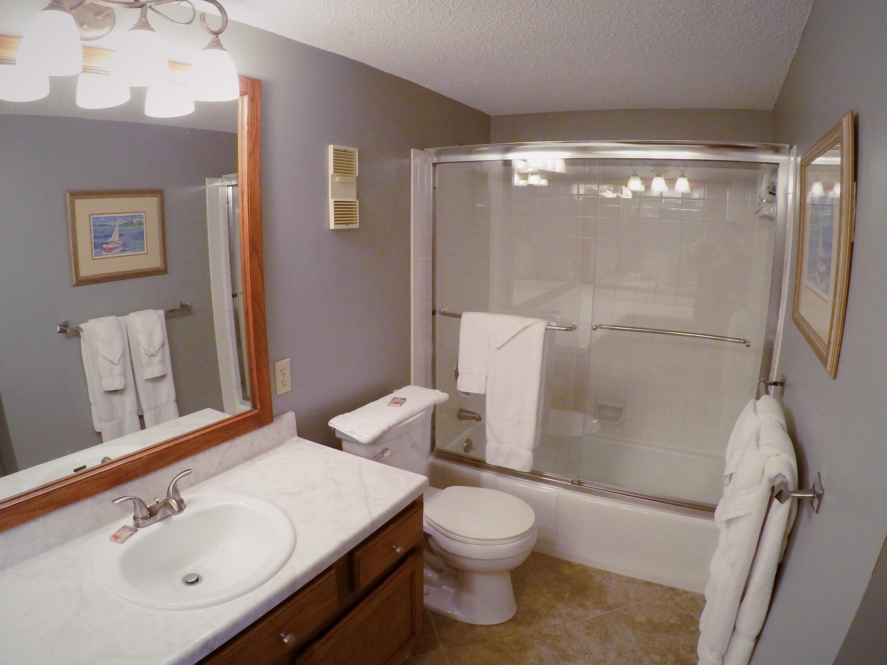 ISLANDER CONDO - Residential