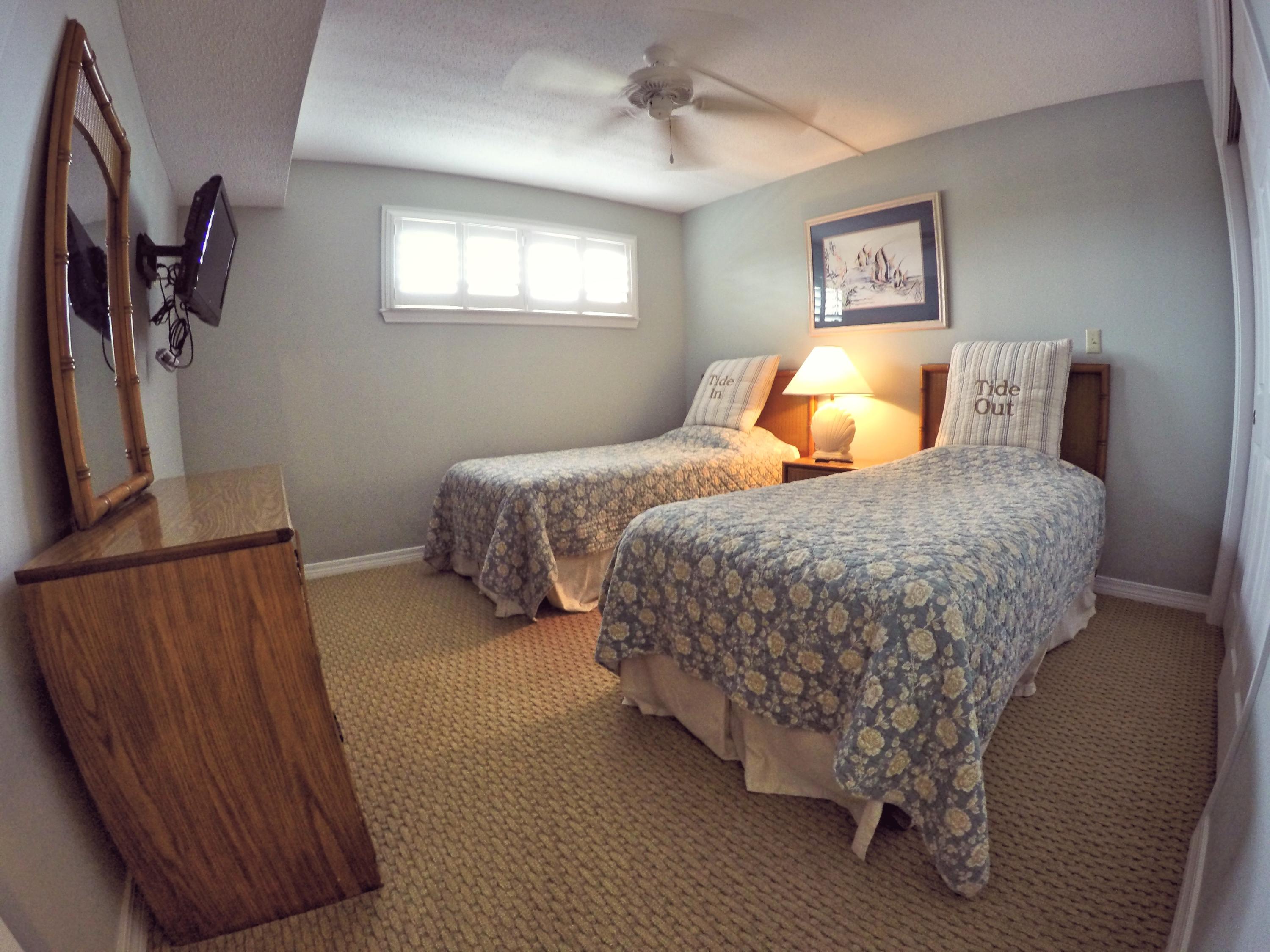 ISLANDER CONDO - Residential