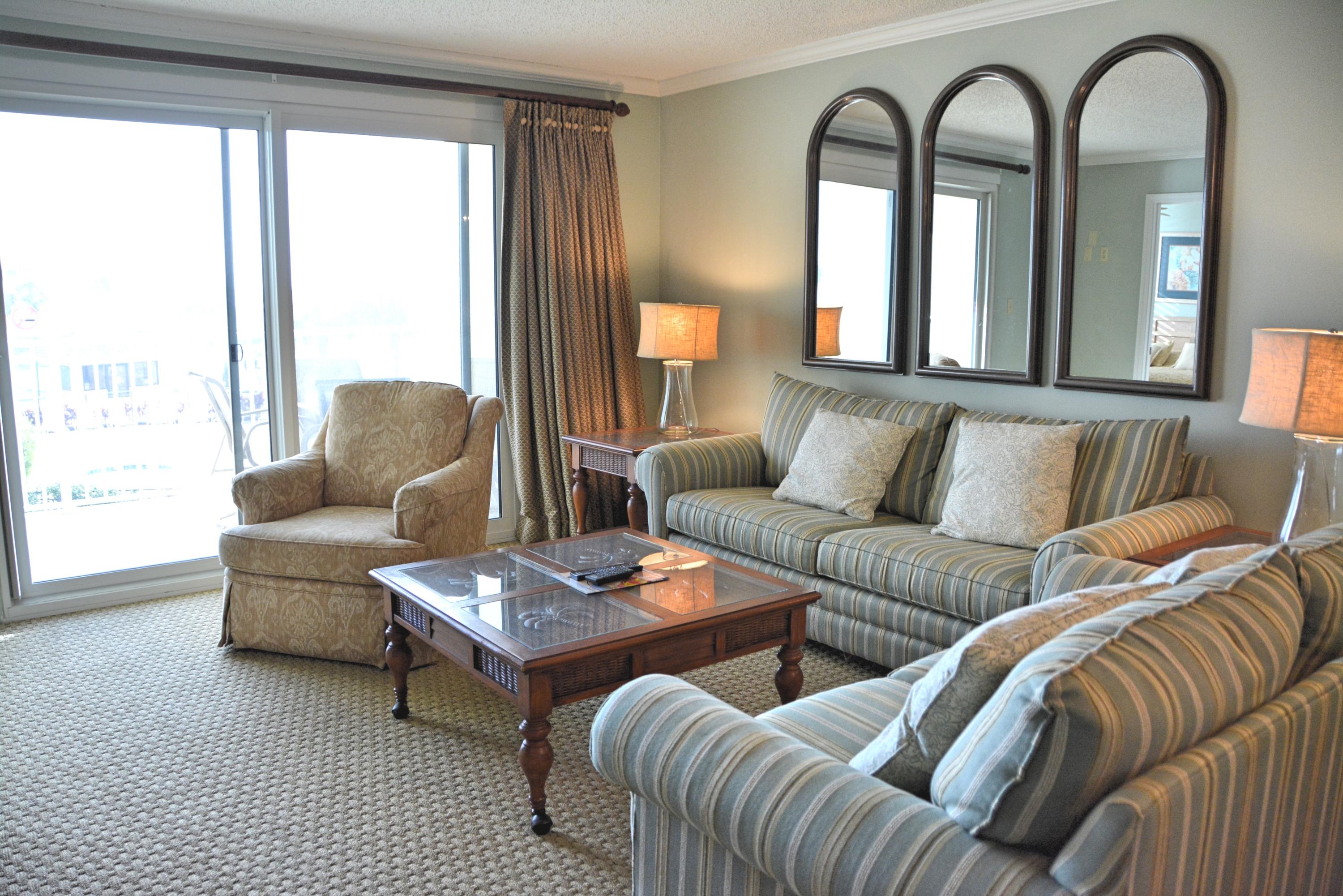 ISLANDER CONDO - Residential