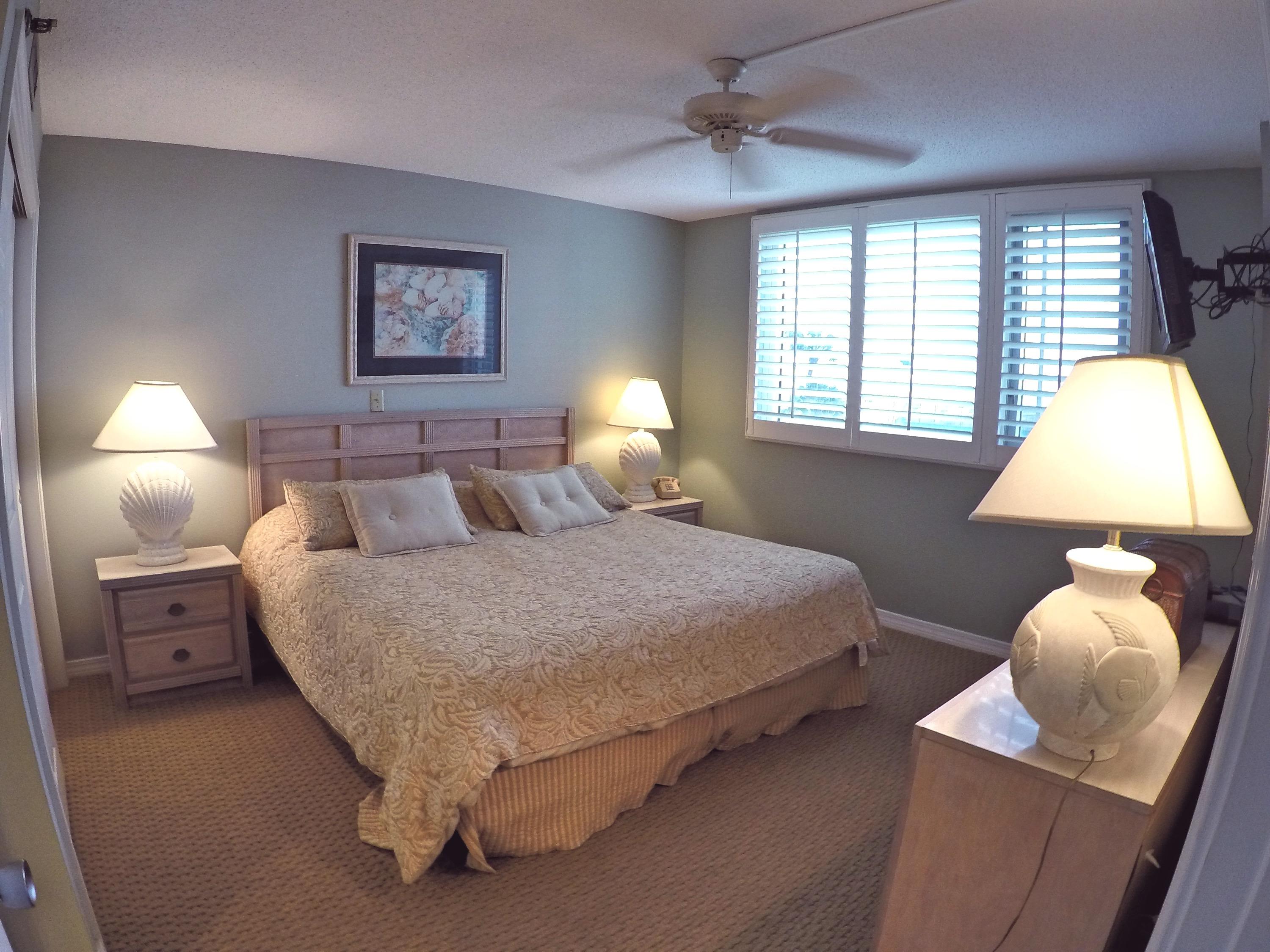 ISLANDER CONDO - Residential