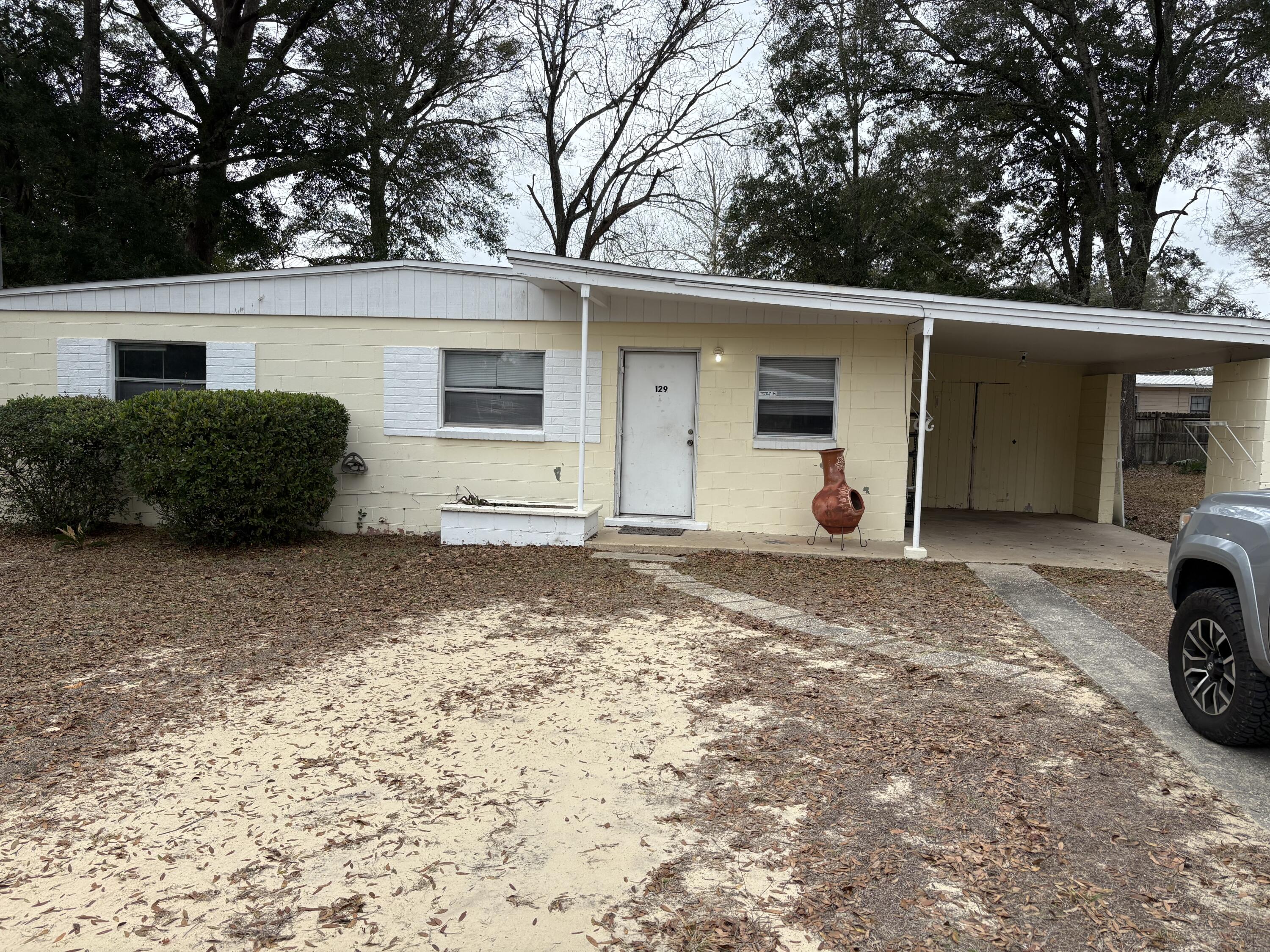 INVESTORS REMODELERS dream!!Nice 3 bedroom house ideal for a primary residence OR great rental investment. Located near RUCKEL Middle school. Being sold as is since seller has never lived in the home. It has had One renter for several years. The current renter has vacated the property.