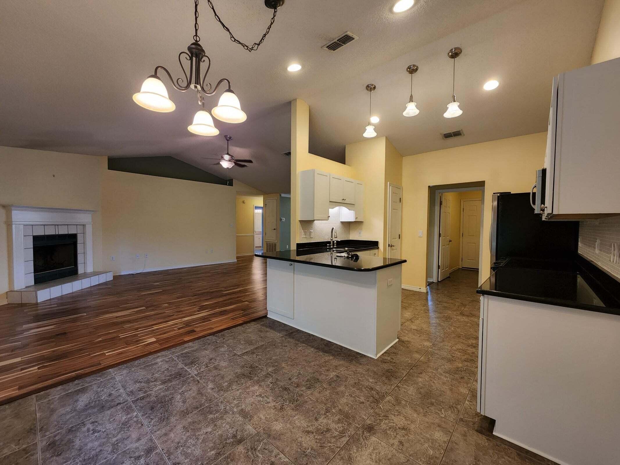 CREETWOODS - Residential Lease