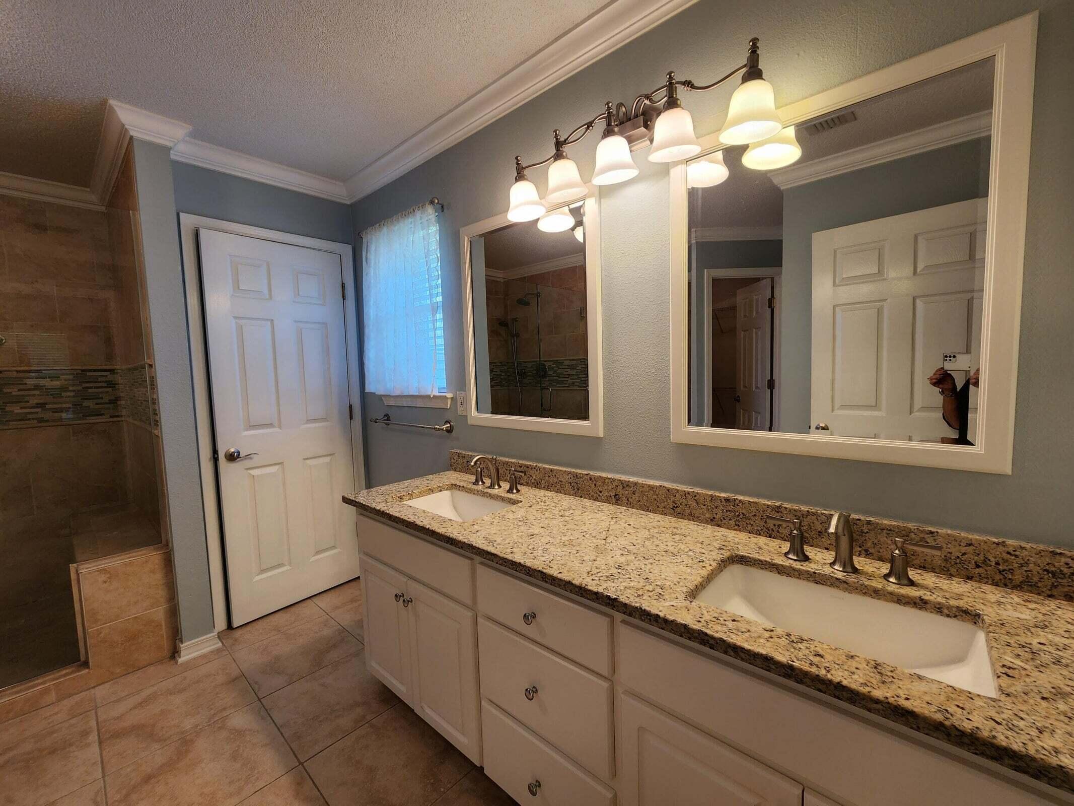 CREETWOODS - Residential Lease