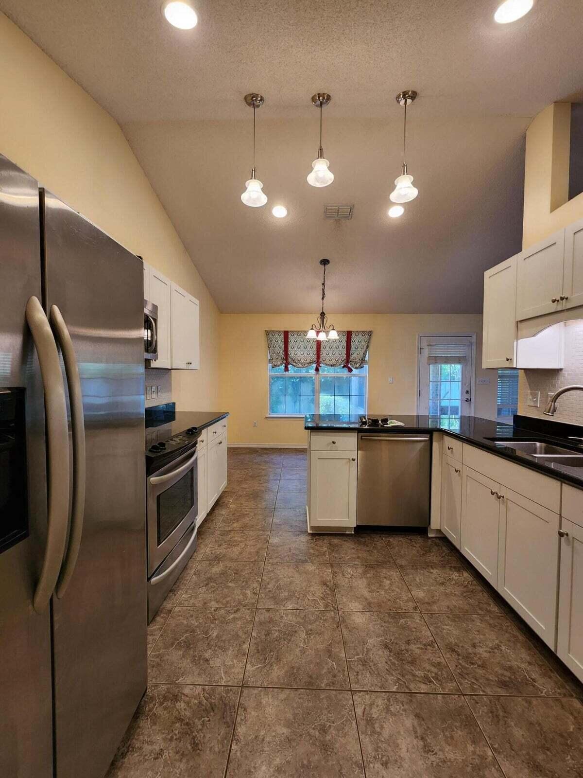 CREETWOODS - Residential Lease