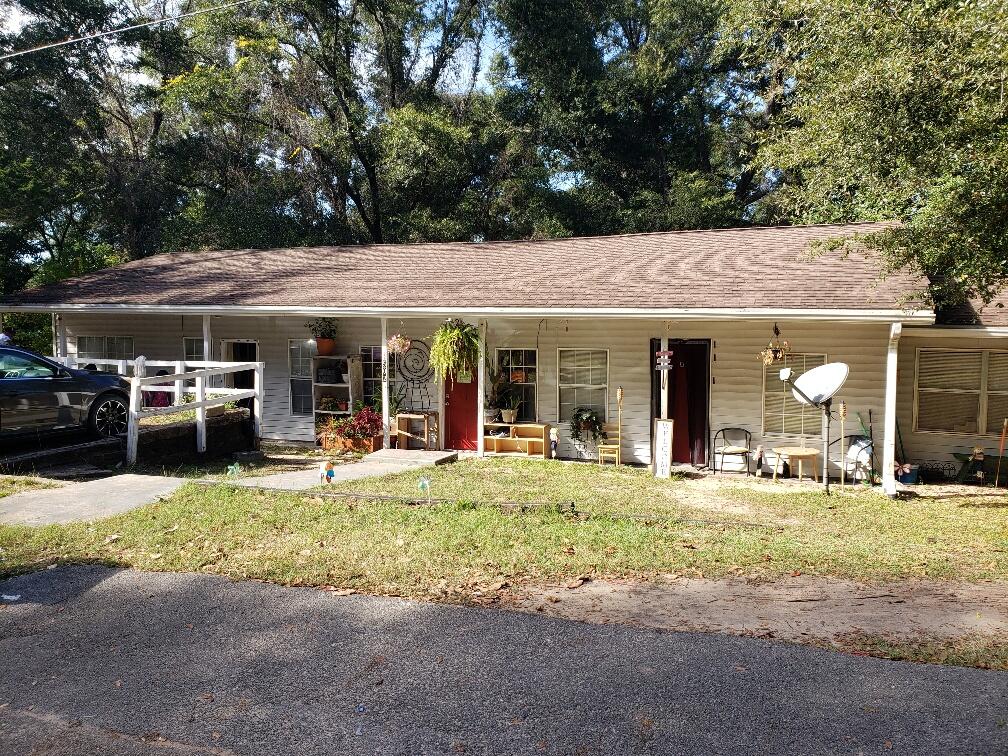 Triplex with one bedroom unit one bath renting for one for ( $400 B)( C$ 530) unit A 2 bedroom with one renting for $530. Nice yard