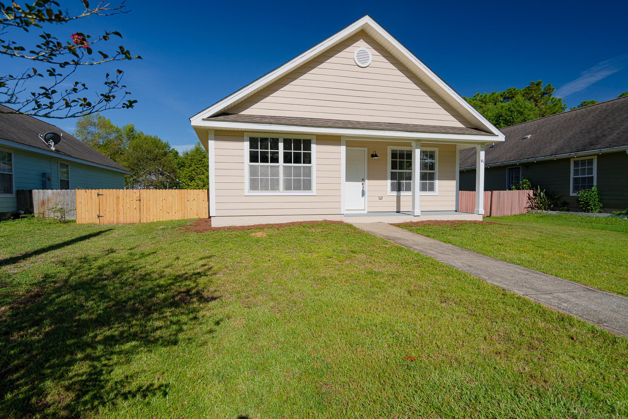 TOWN OF SANTA ROSA - Residential Lease