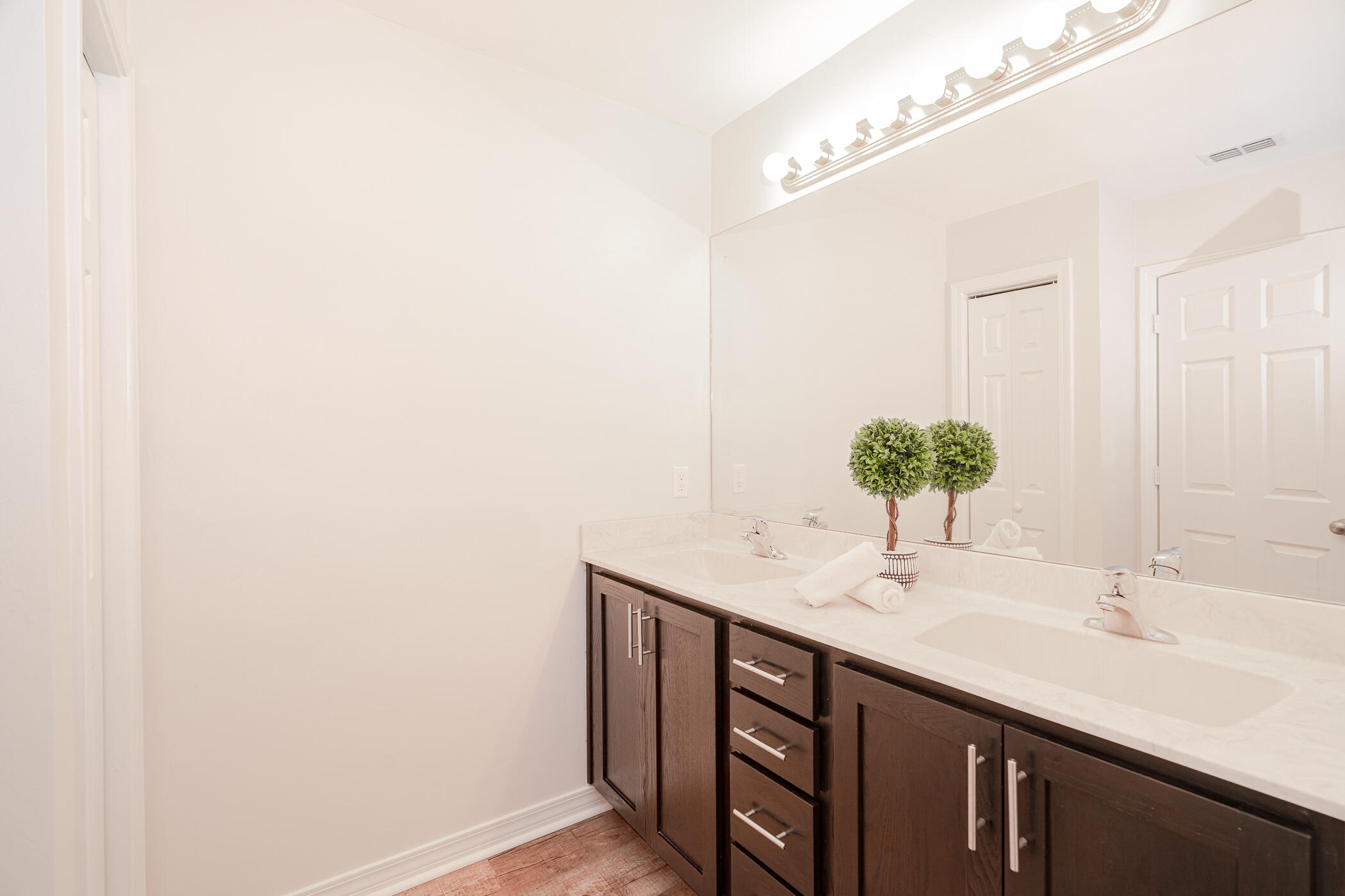 TOWN OF SANTA ROSA - Residential Lease