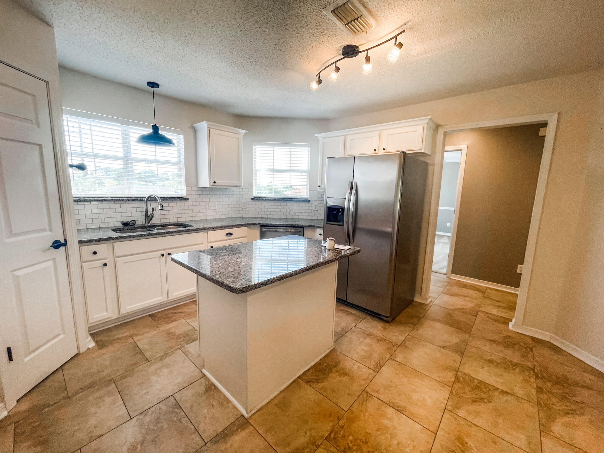 COUNTRYVIEW ESTATES 10TH ADDN - Residential Lease