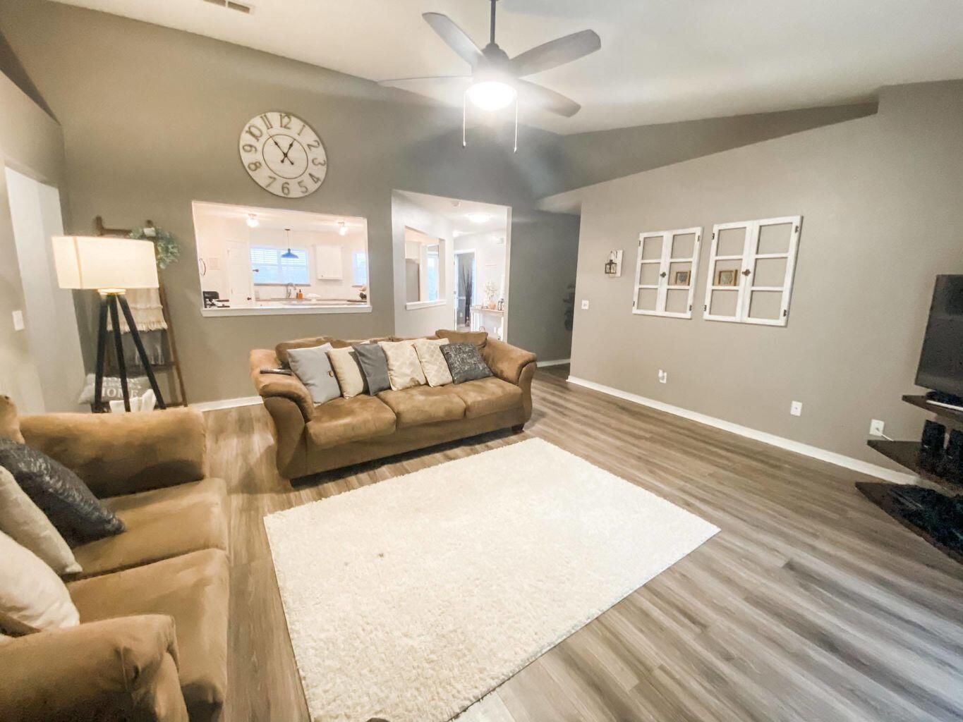 COUNTRYVIEW ESTATES 10TH ADDN - Residential Lease