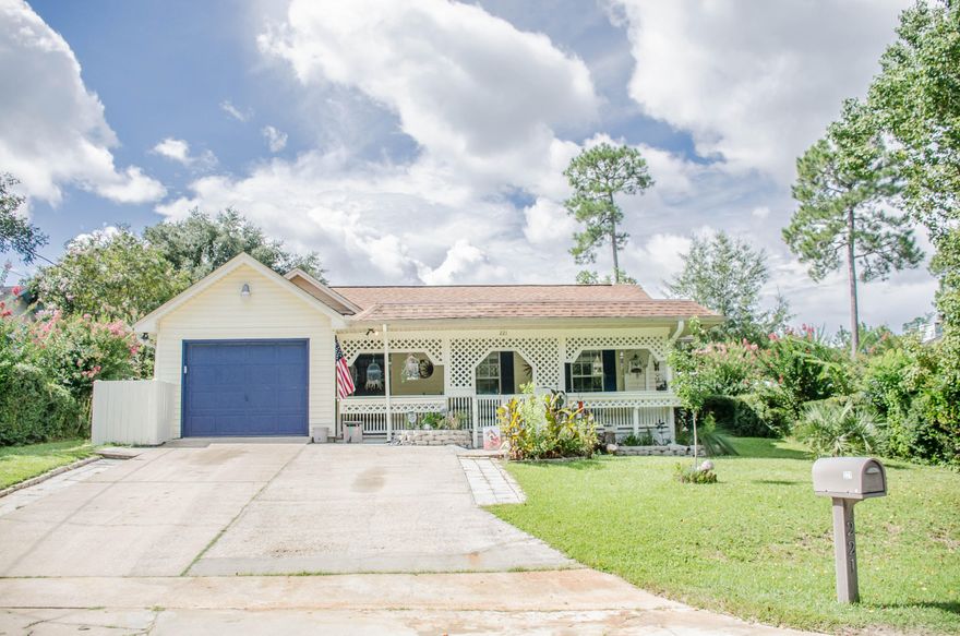 Wonderfully maintained South Crestview home with an impeccably landscaped yard! Home features 3 bedrooms and 2 baths. Kitchen and dining room are open to the quaint living room. Bedrooms are roomy and of course master features it's own bath. Extra features include a great screened and carpeted Florida room, fantastic spacious 12' x 26' front porch, wonderful back deck, green house, storage shed and a great above ground pool. Beat the traffic and turn in early off of Hwy 85 to this perfectly located South Crestview home!