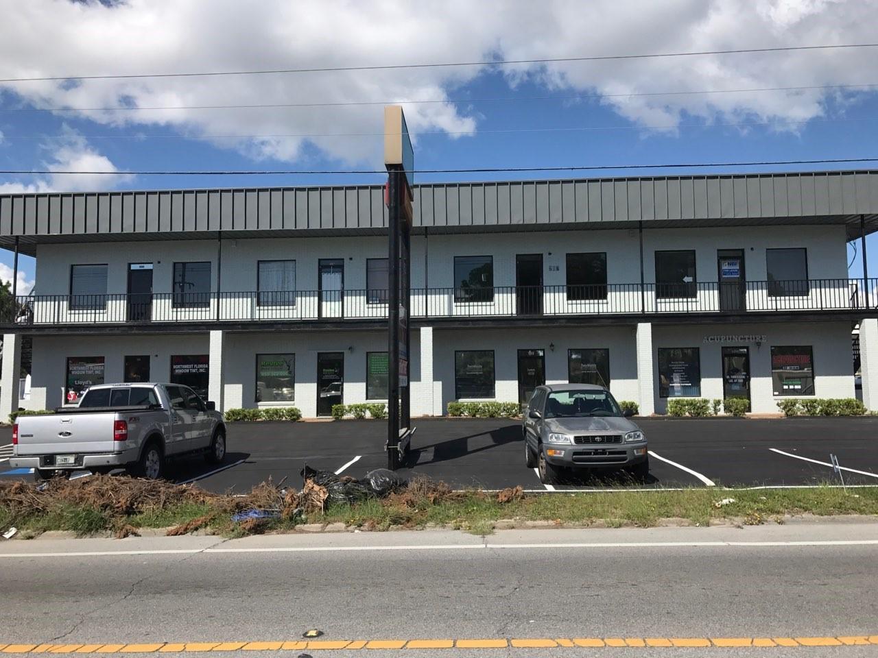 1550 sq ft office located on the second floor of two story office/industrial building. Located on the corner of Hollywood Blvd and Jefferson. Unit is being completely refinished with new floors and paint.