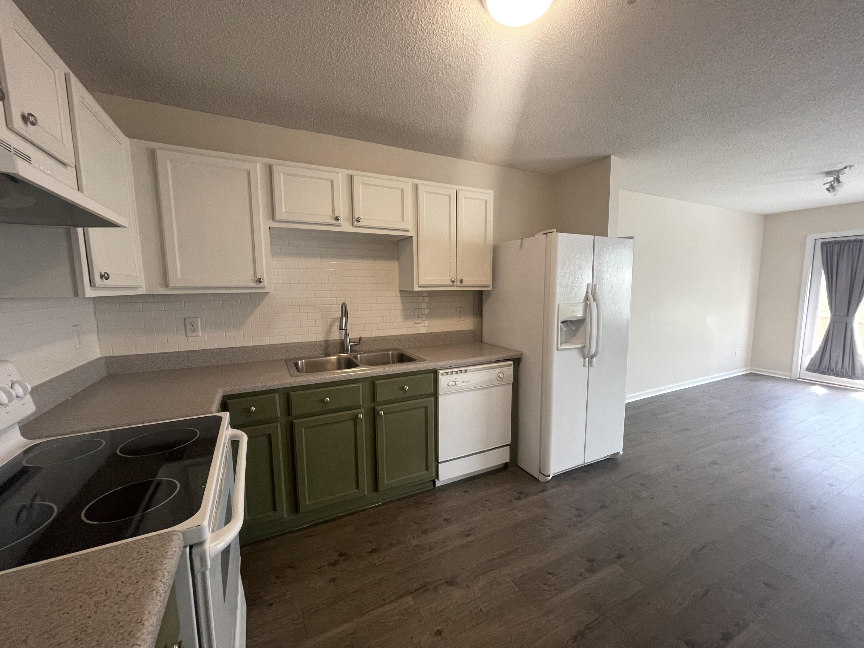 ROLLING PINES - Residential Lease