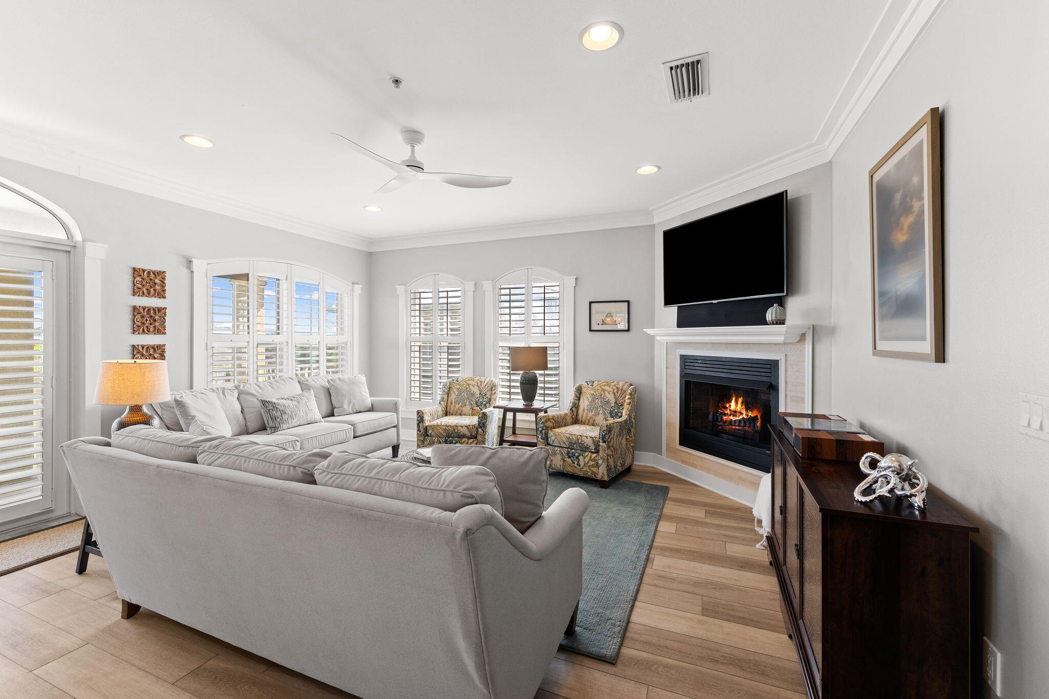 SEAVIEW VILLAS - Residential