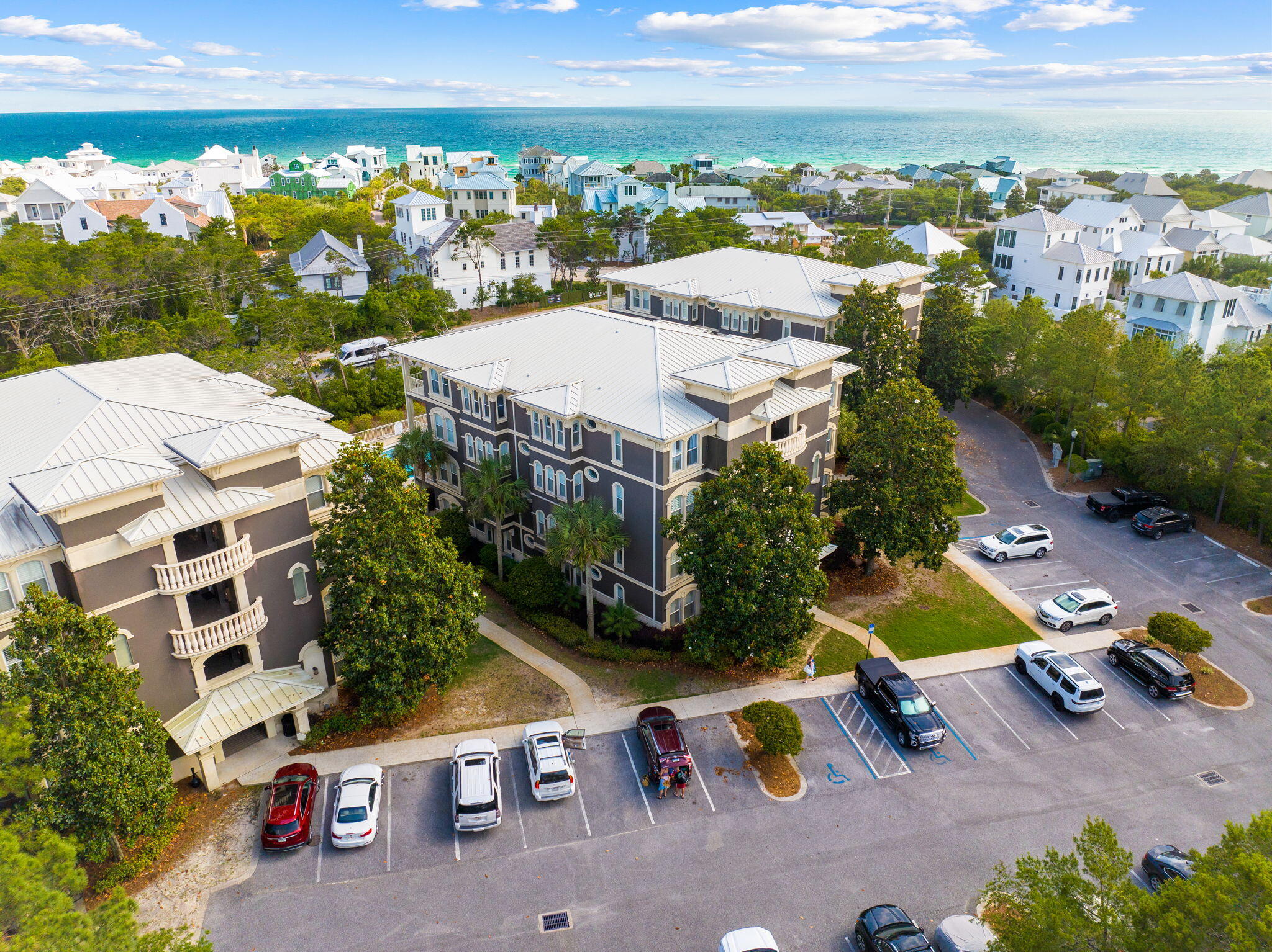 SEAVIEW VILLAS - Residential