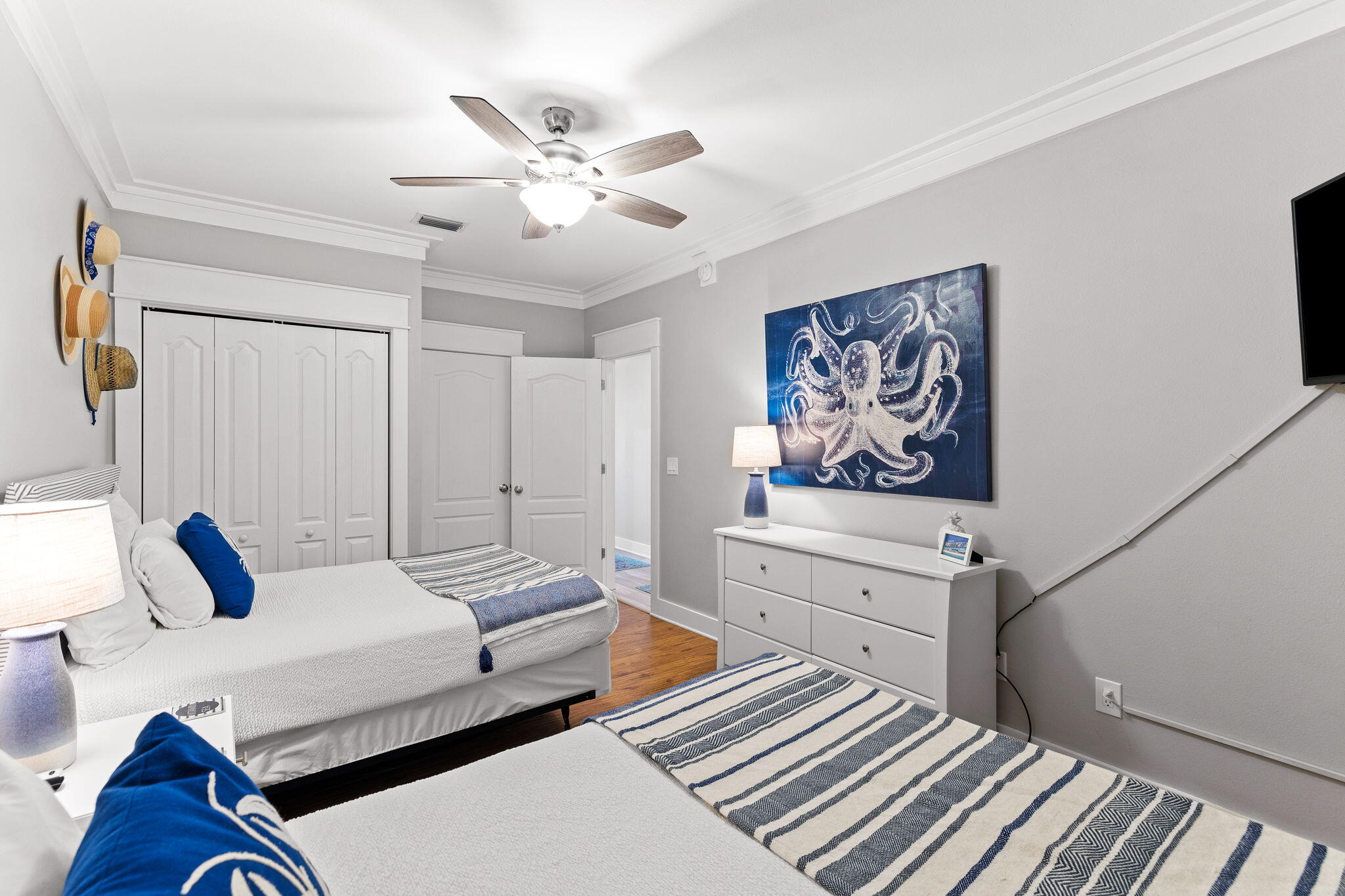 SEAVIEW VILLAS - Residential