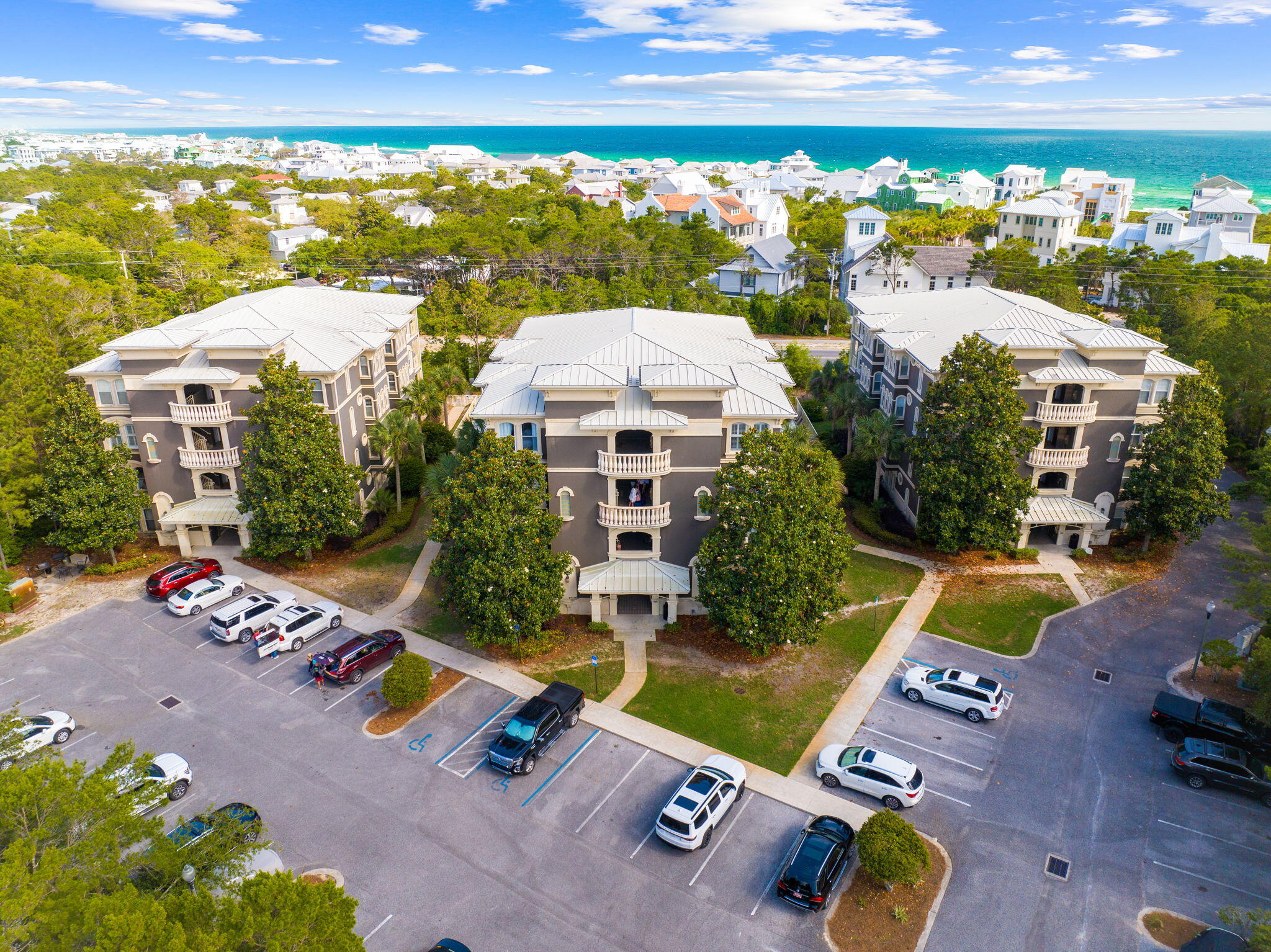 SEAVIEW VILLAS - Residential