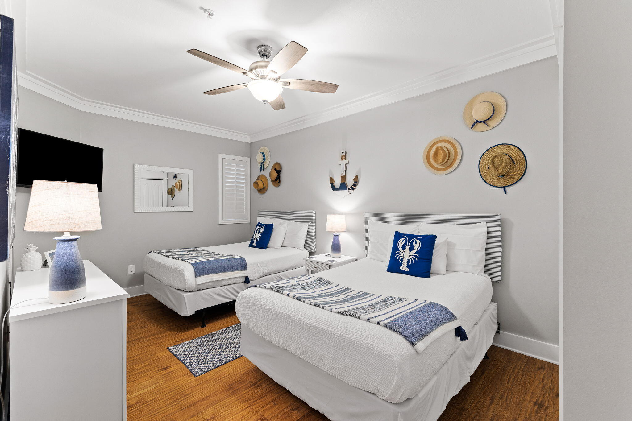 SEAVIEW VILLAS - Residential