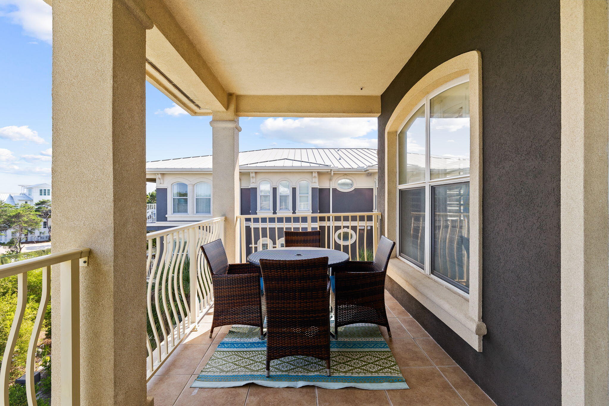 SEAVIEW VILLAS - Residential