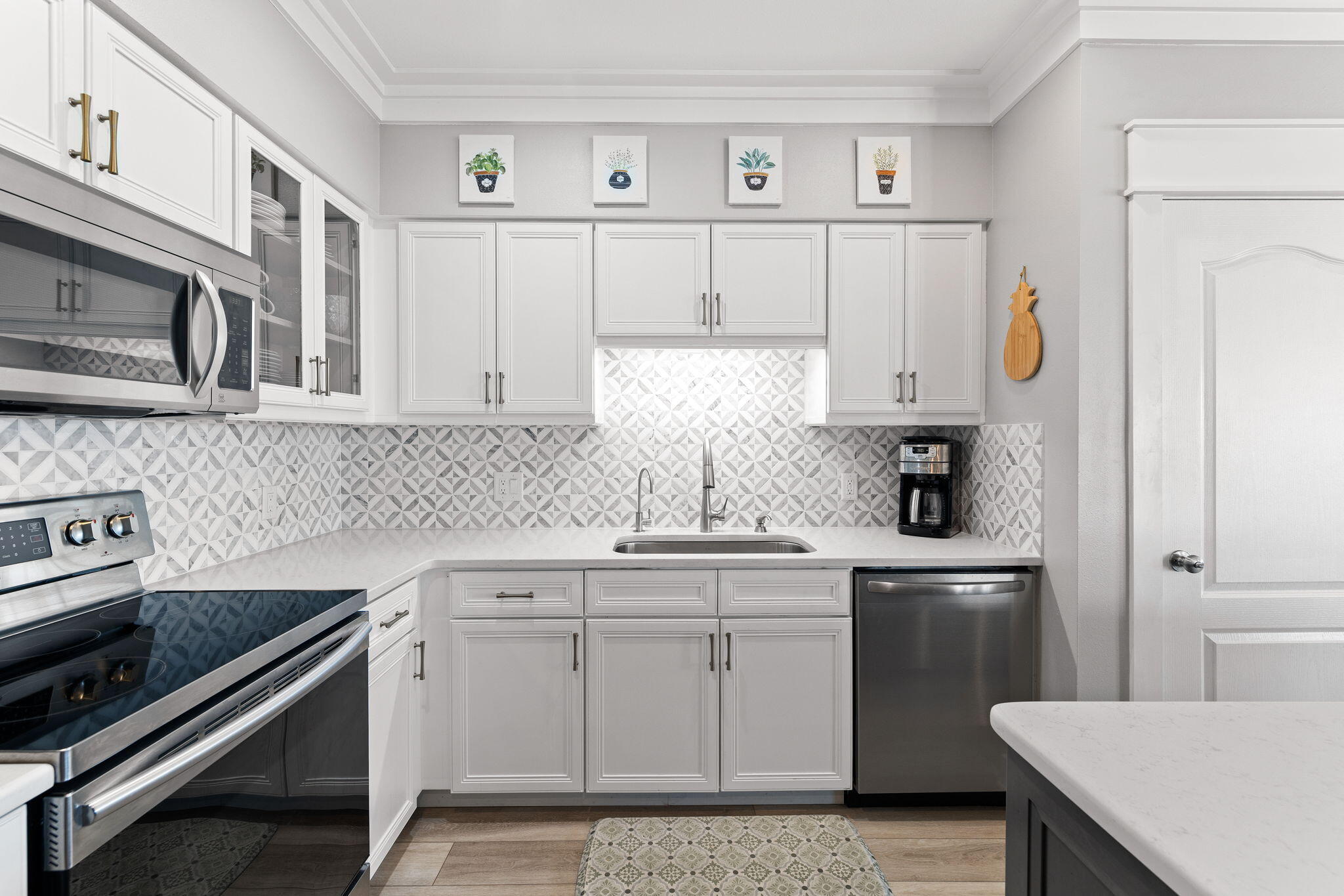 SEAVIEW VILLAS - Residential