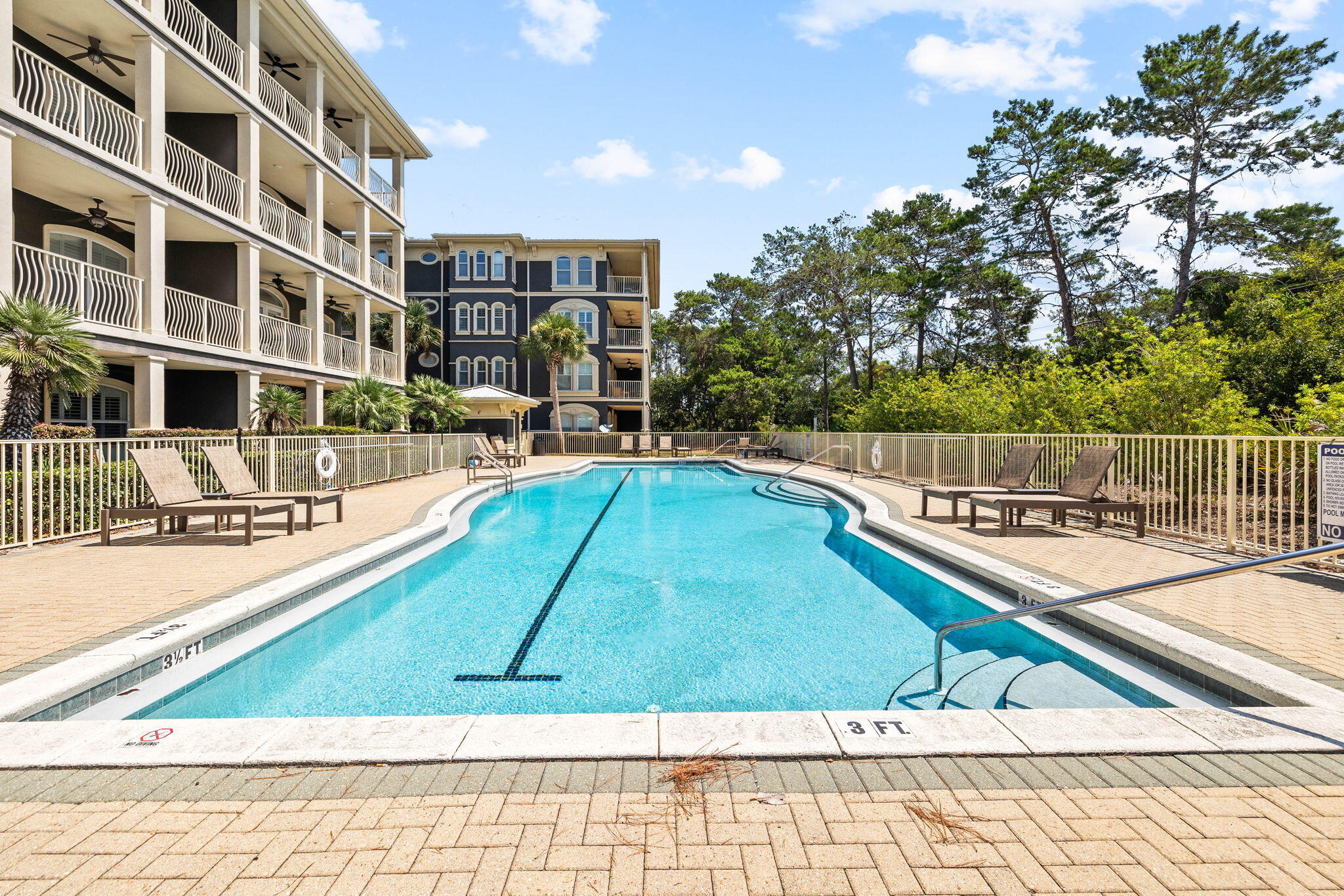 SEAVIEW VILLAS - Residential