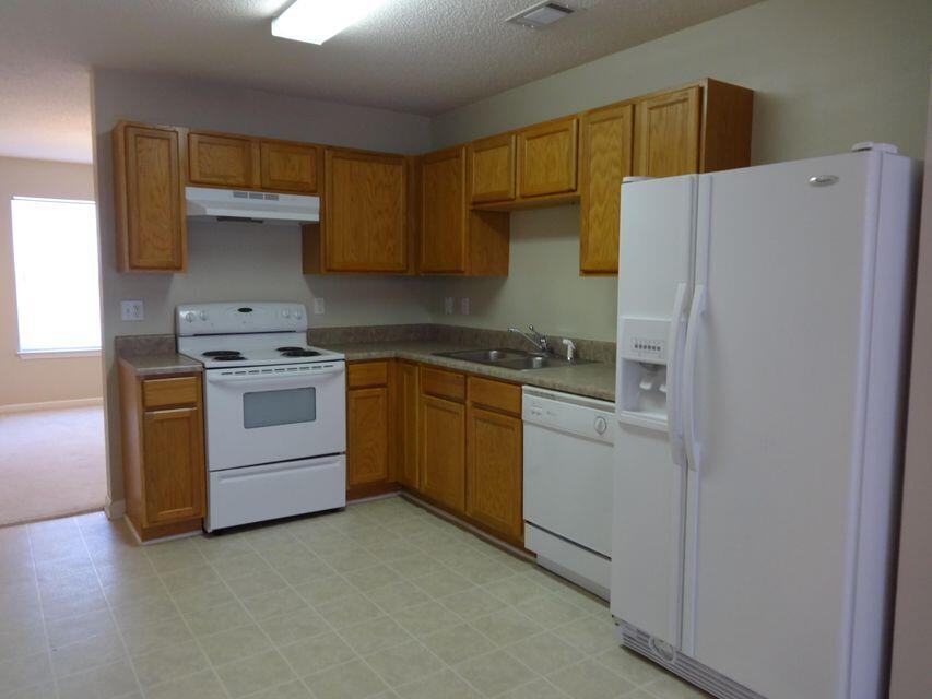 ROLLING PINES - Residential Lease