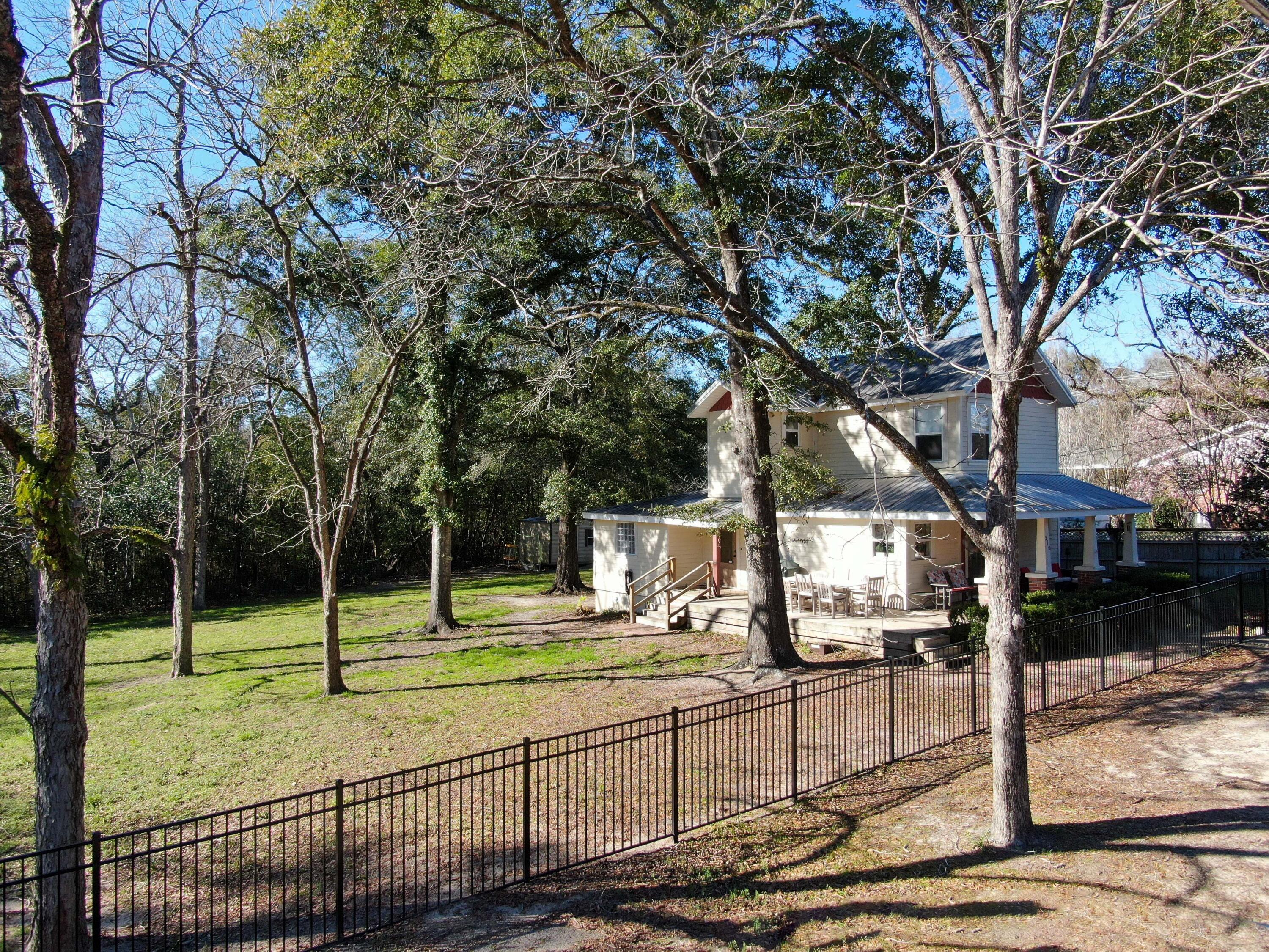 Hoyts Subdivision - Residential Lease