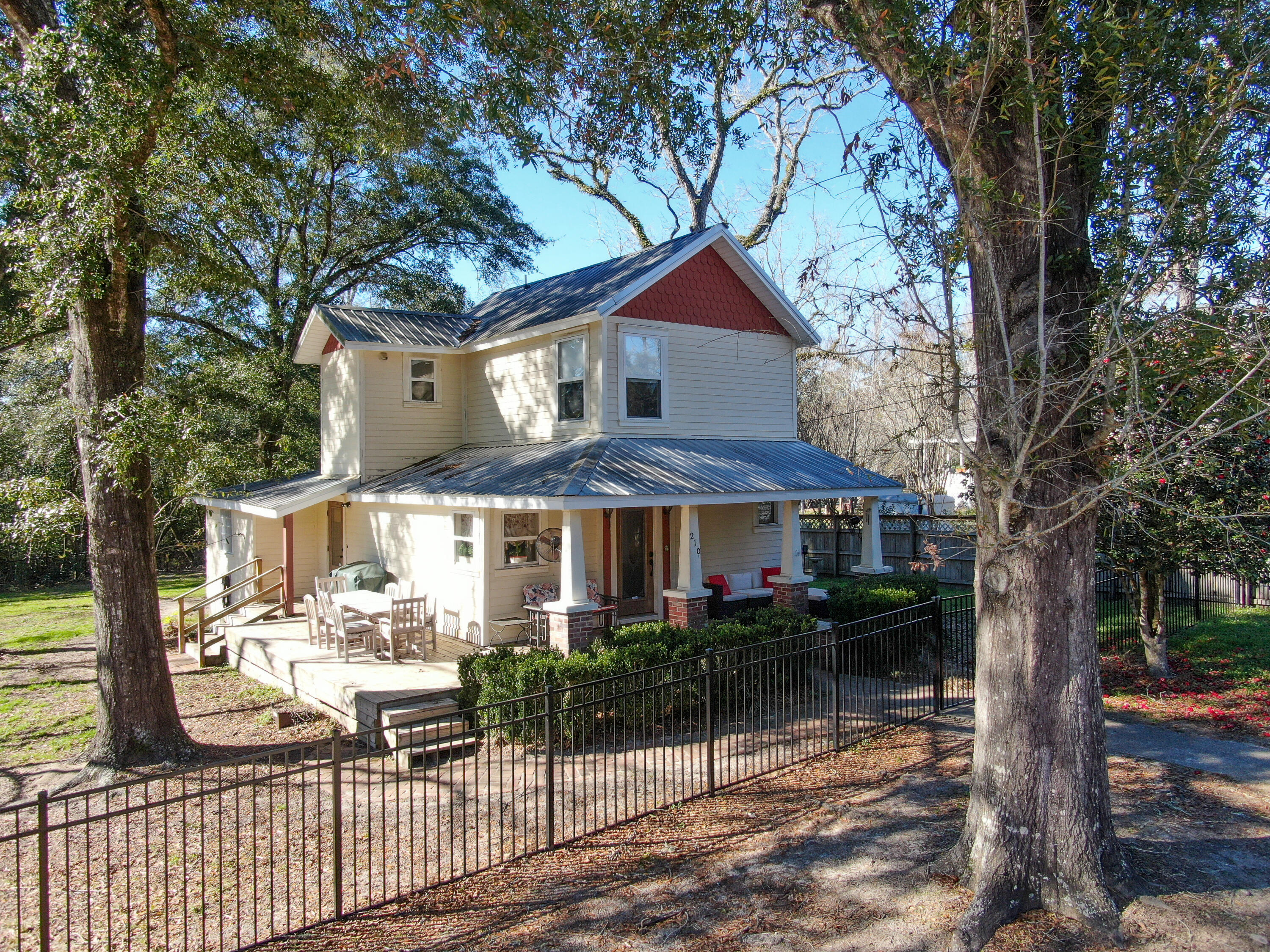 Hoyts Subdivision - Residential Lease