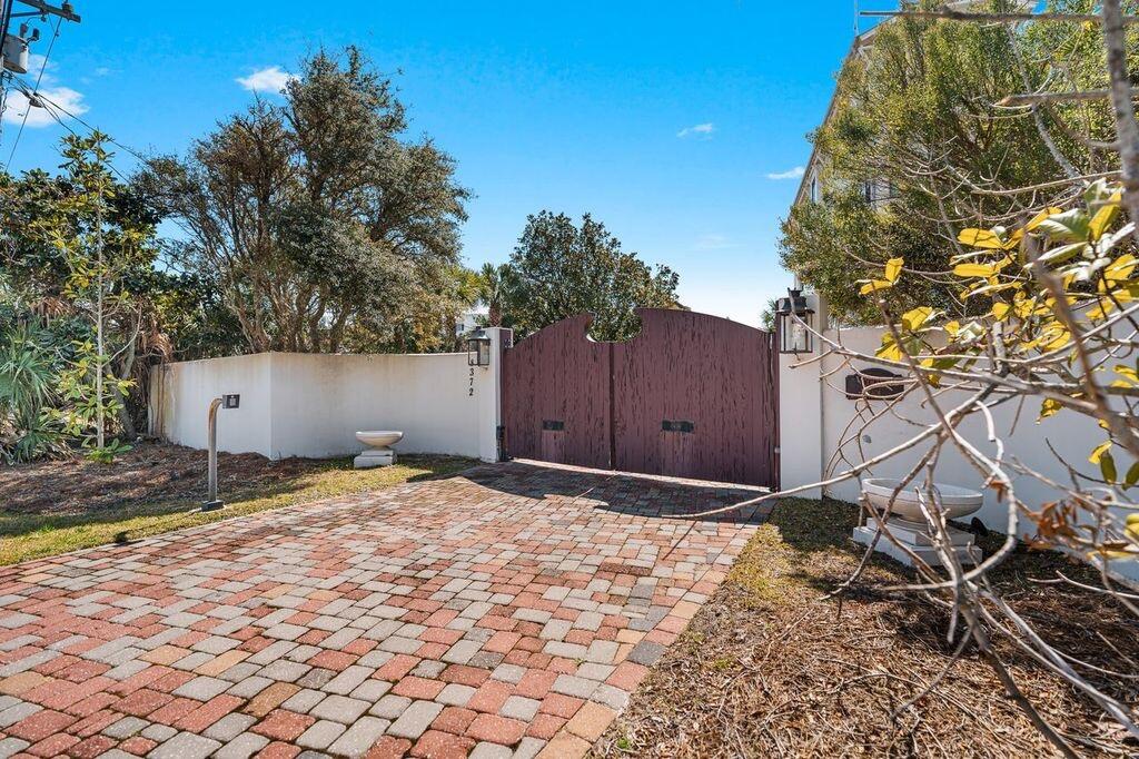 METES & BOUNDS - Land