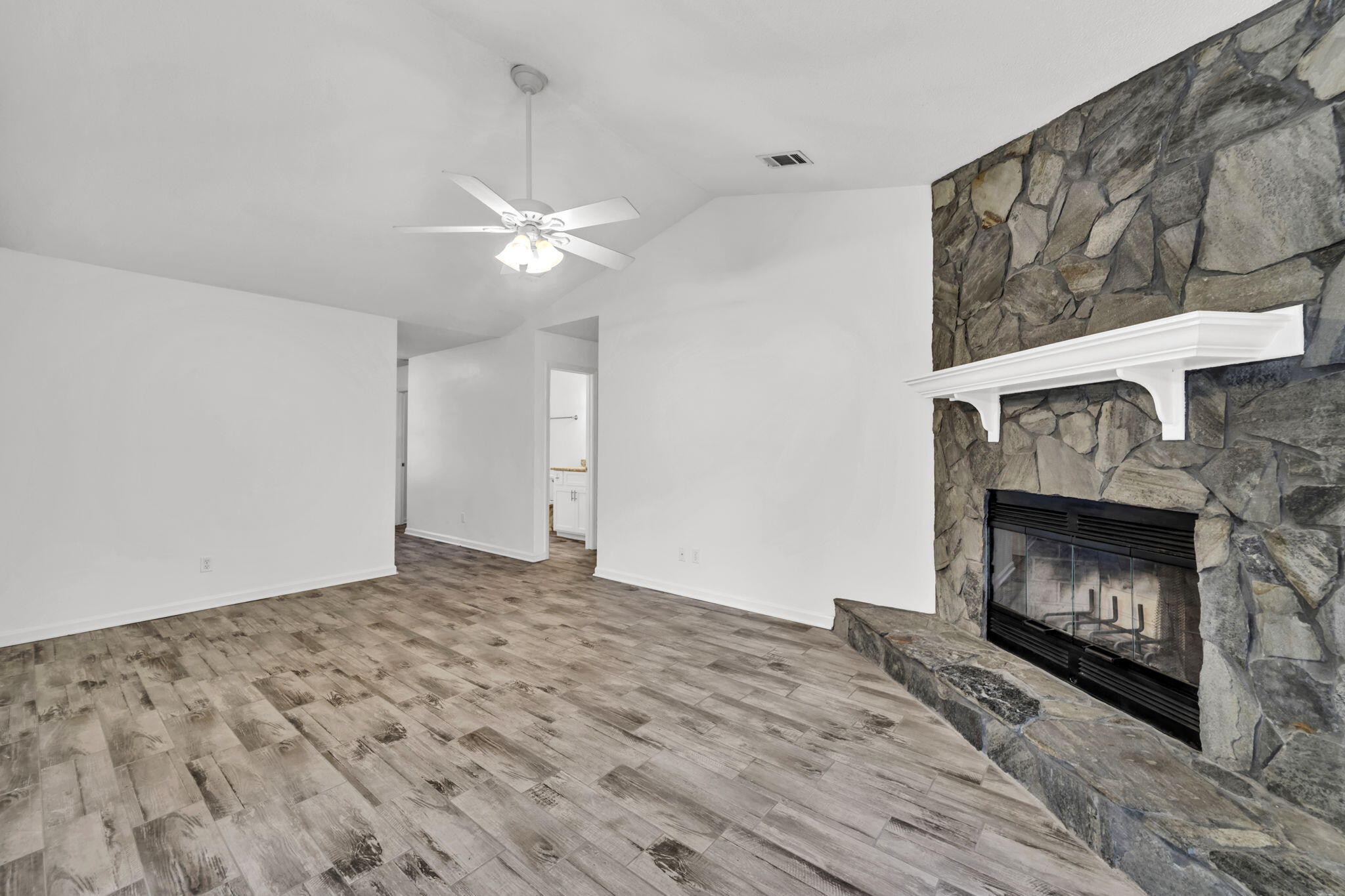 CREEKSIDE 4 - Residential Lease