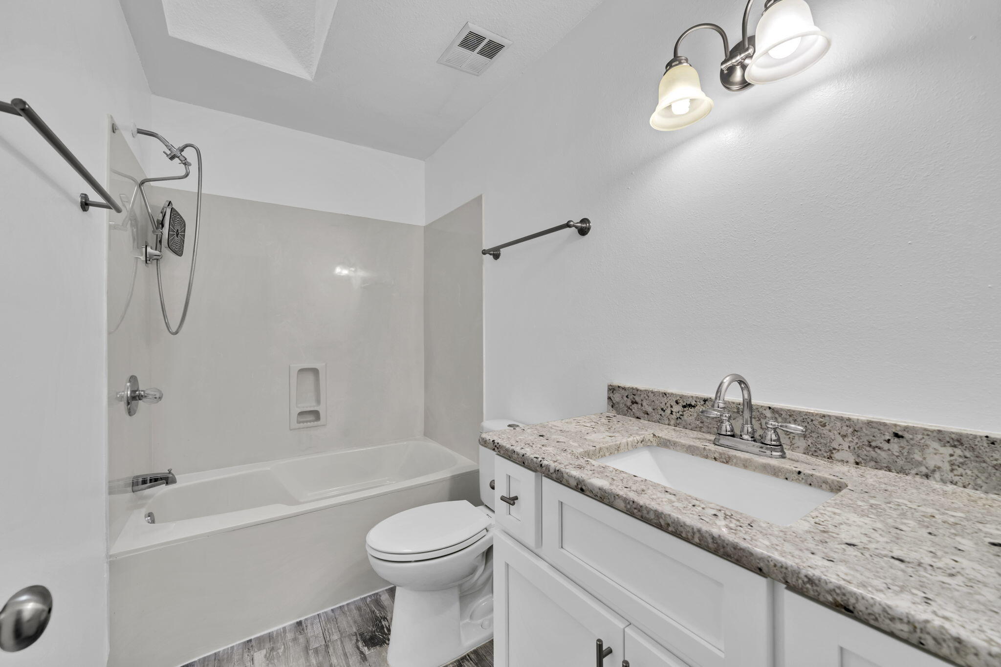 CREEKSIDE 4 - Residential Lease