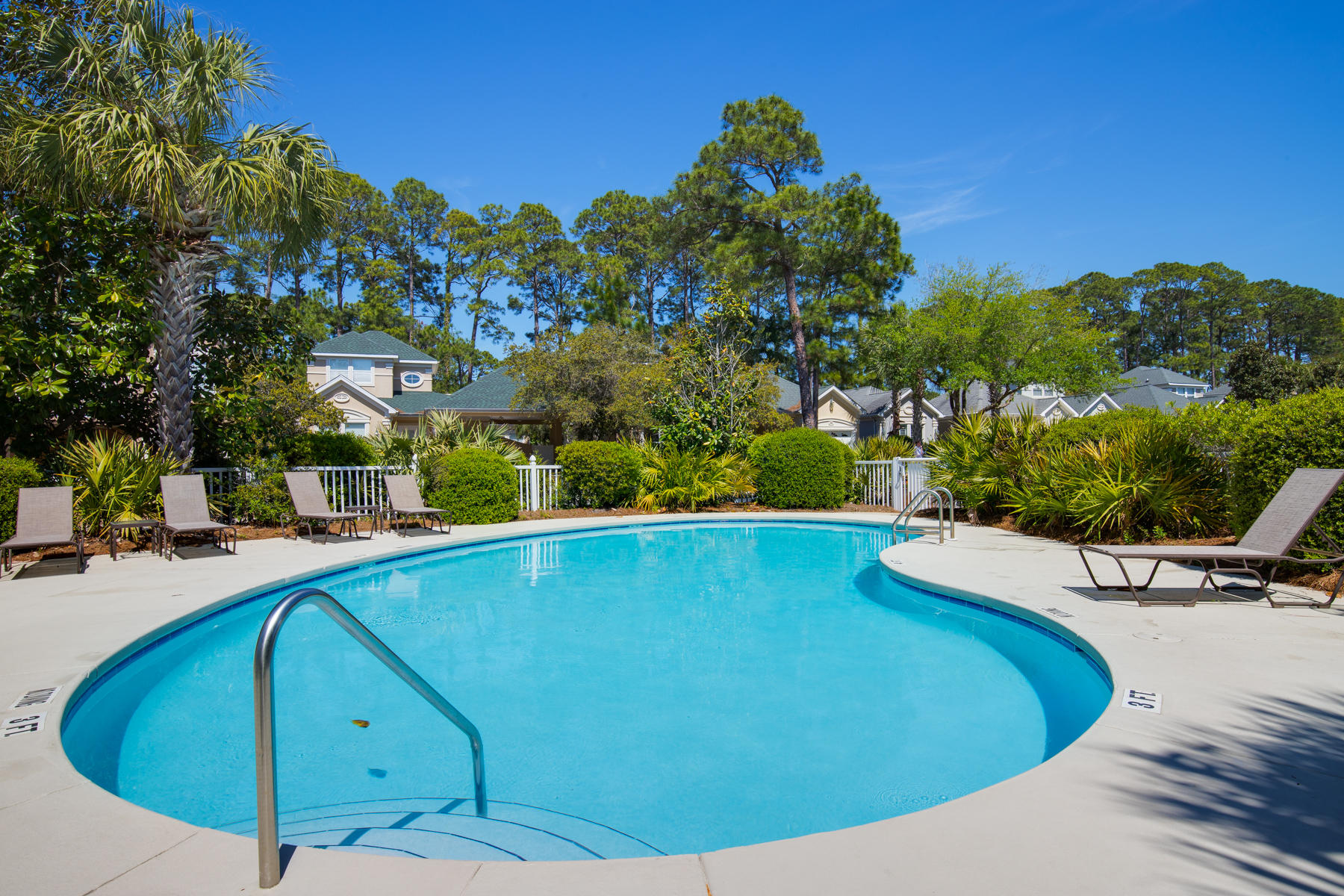 FAIRWAY VILLAS - Residential