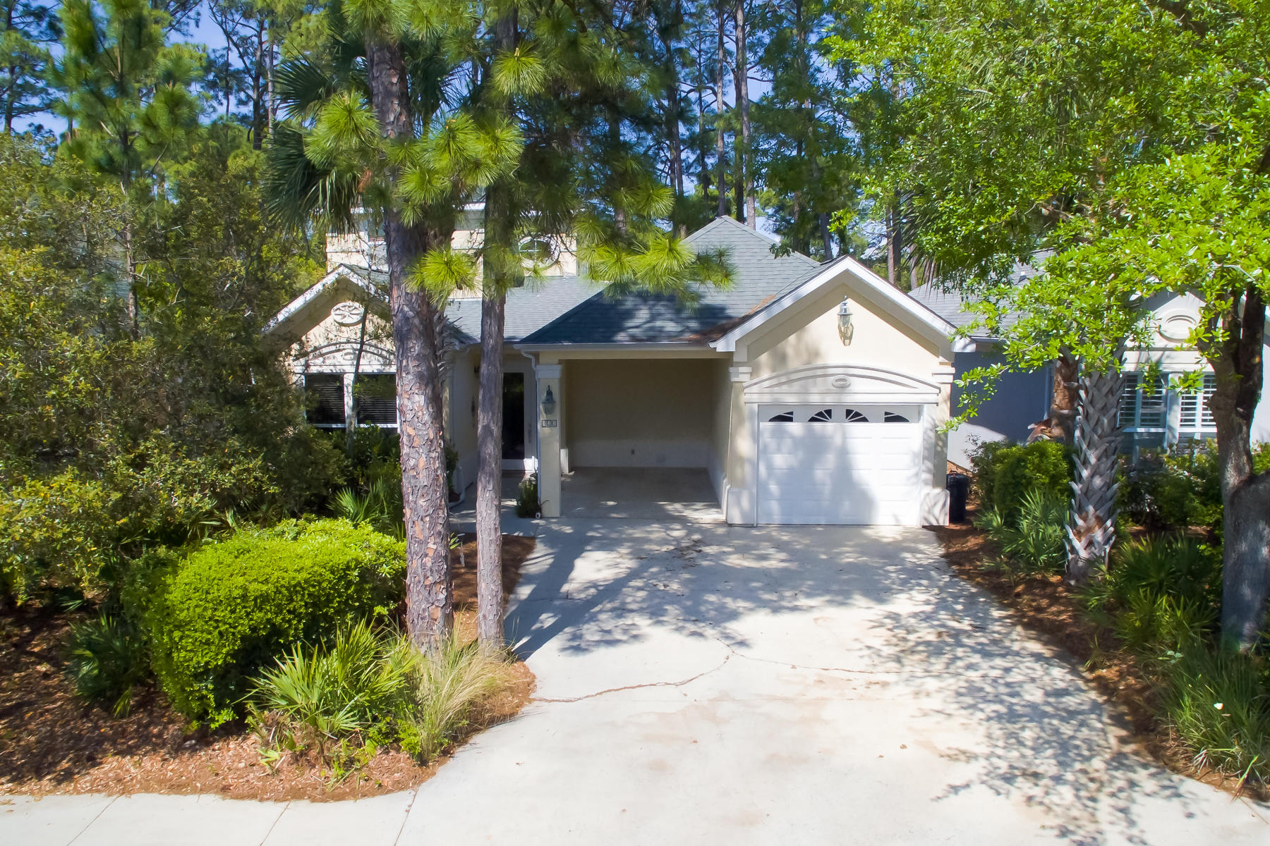 FAIRWAY VILLAS - Residential