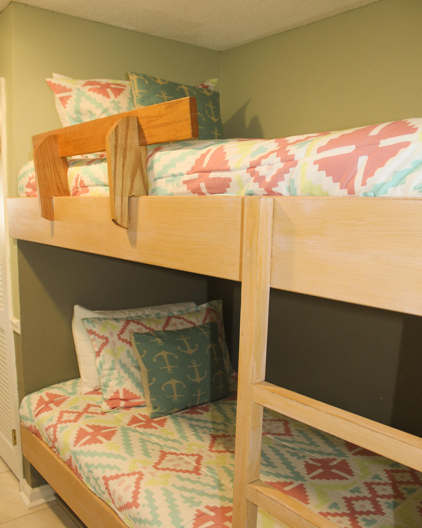 SUMMERSPELL CONDO - Residential