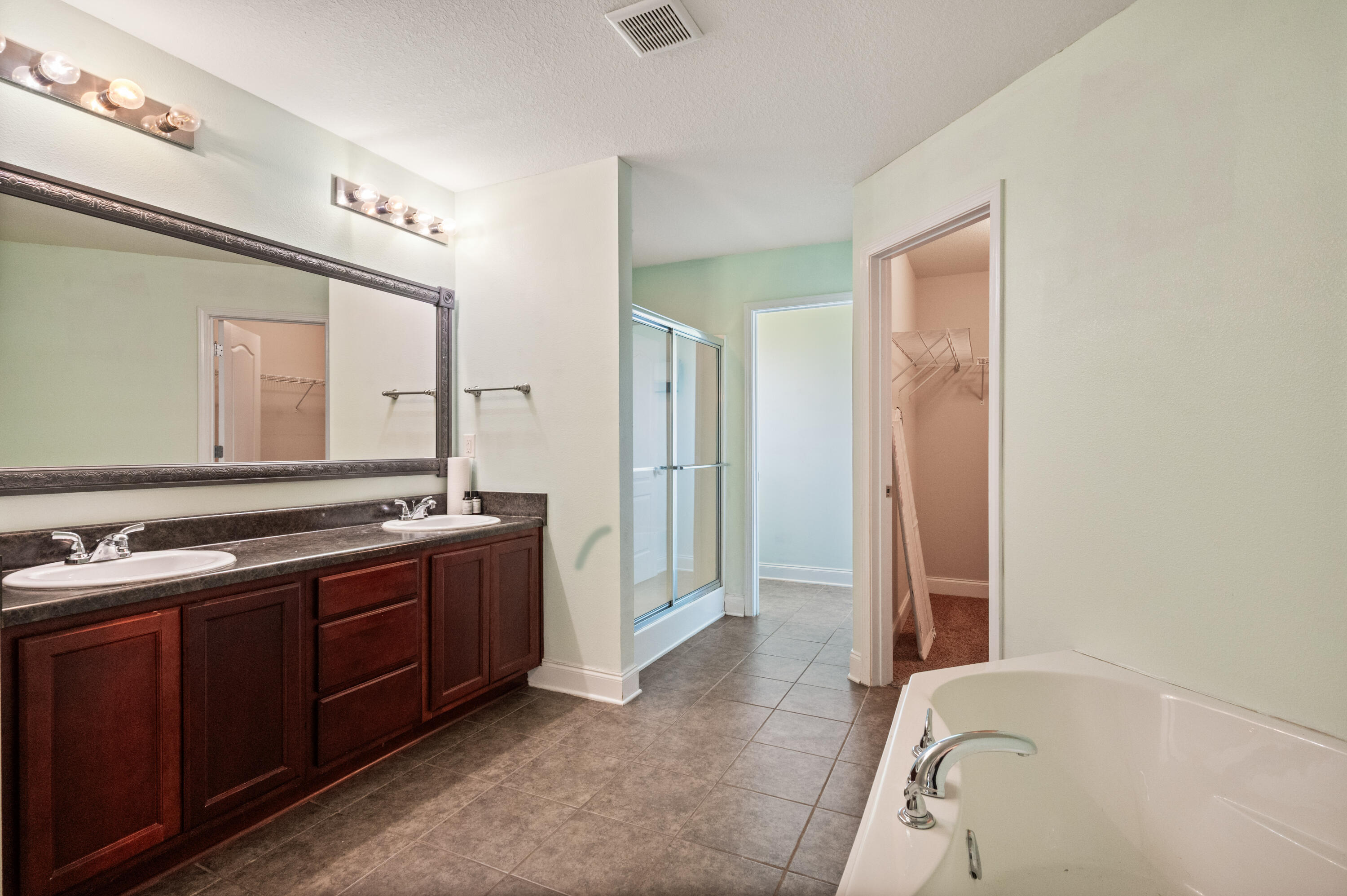 SILVER SPRINGS EST - Residential