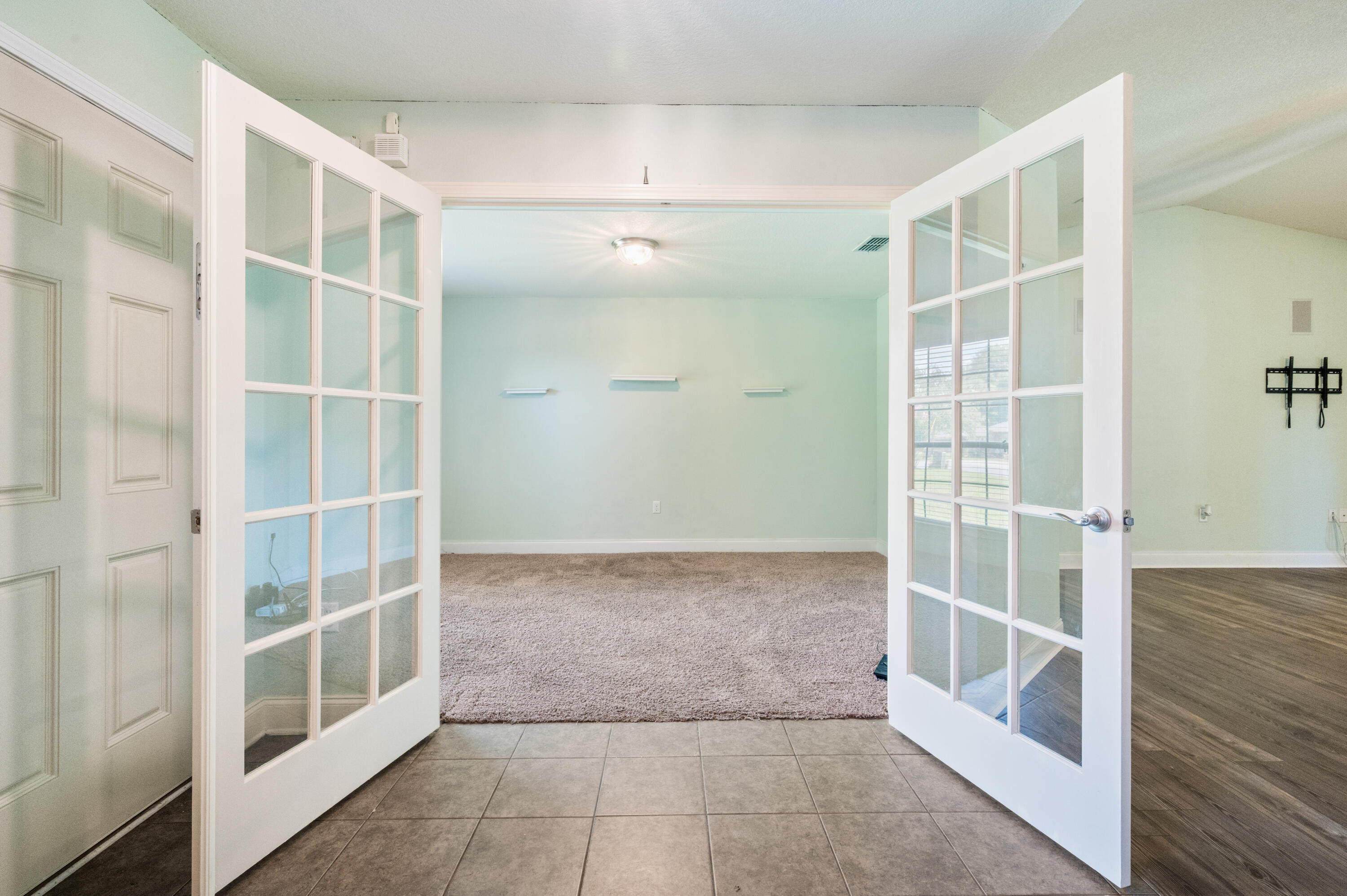 SILVER SPRINGS EST - Residential