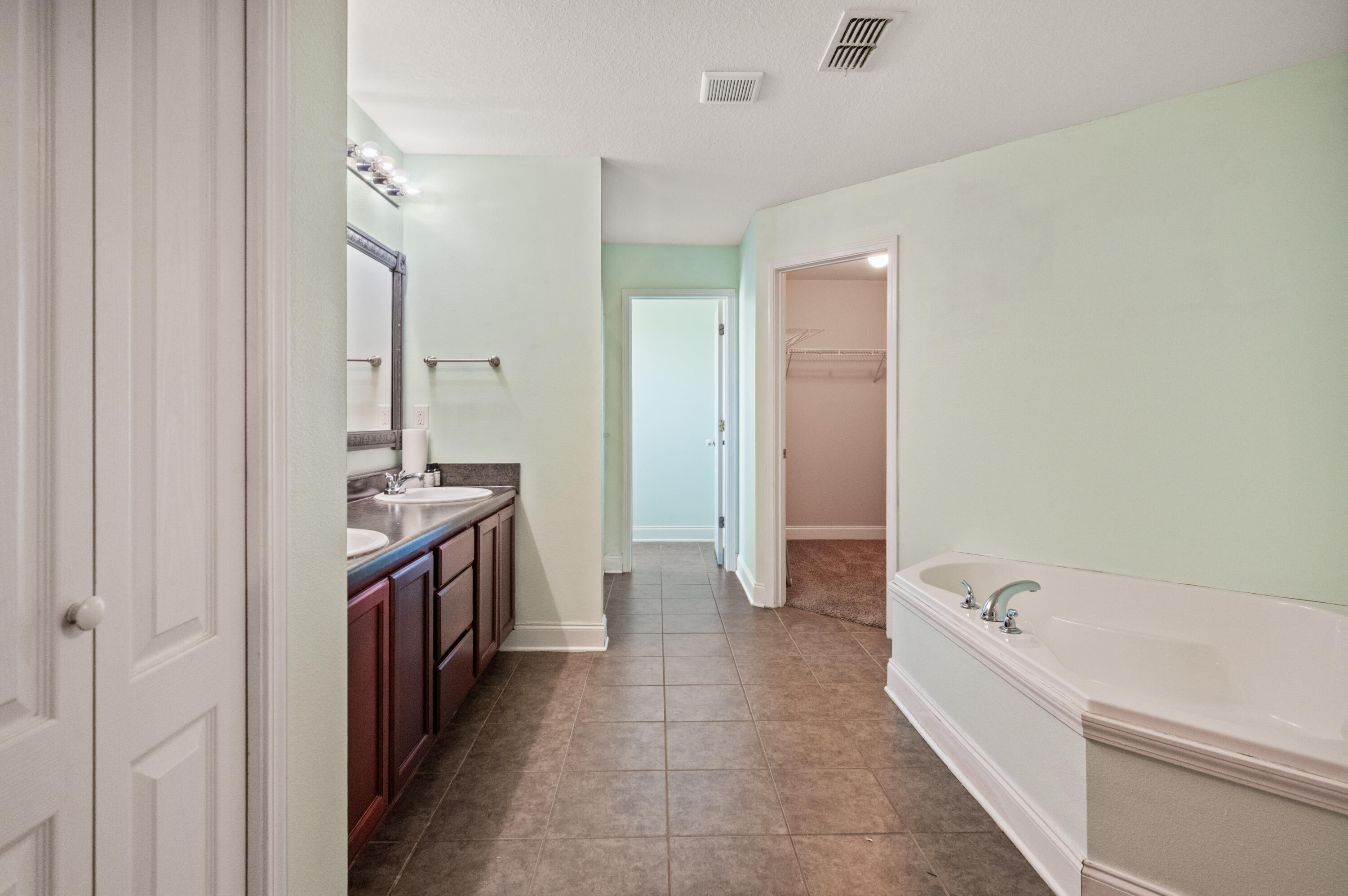 SILVER SPRINGS EST - Residential