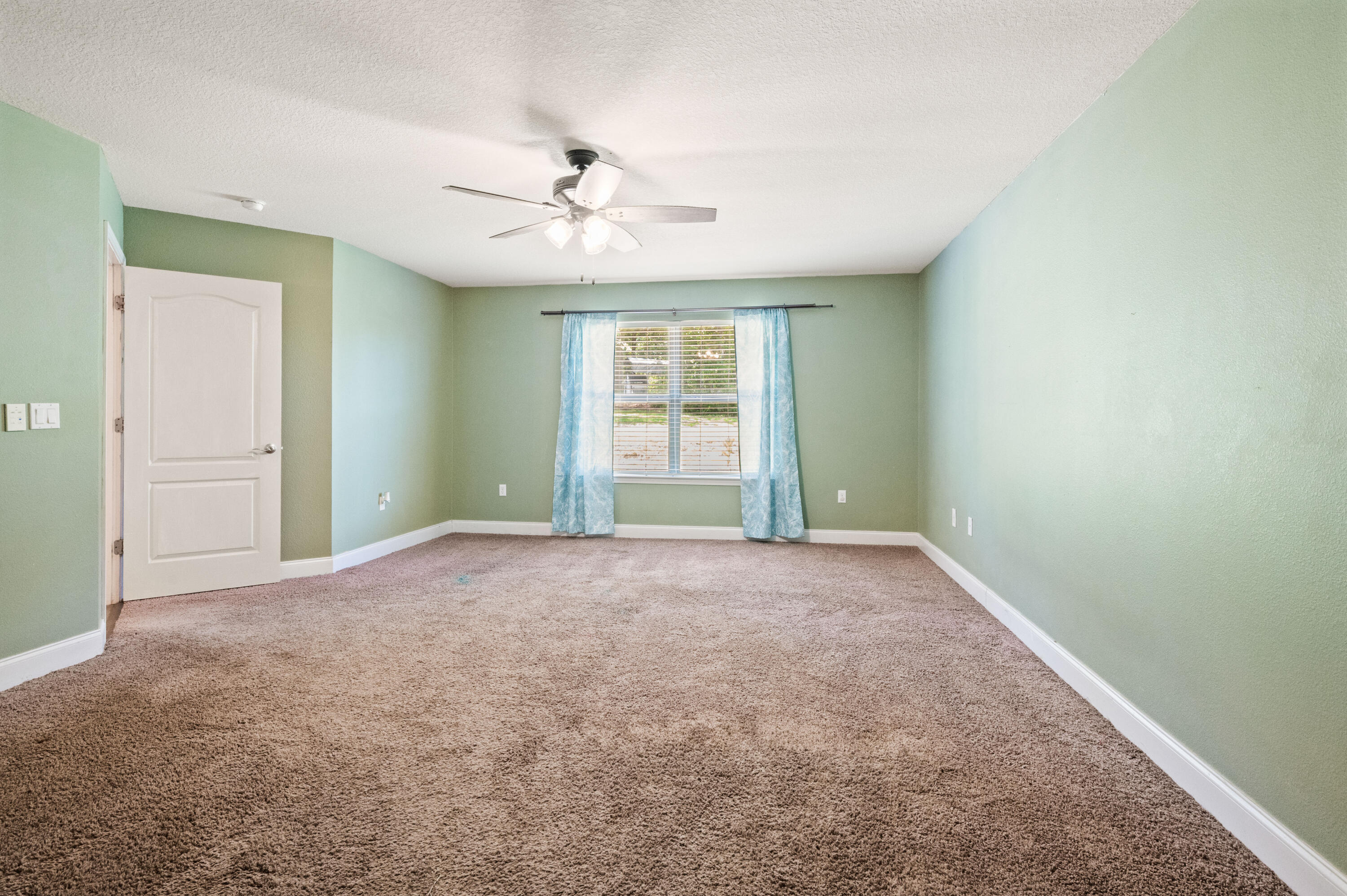 SILVER SPRINGS EST - Residential