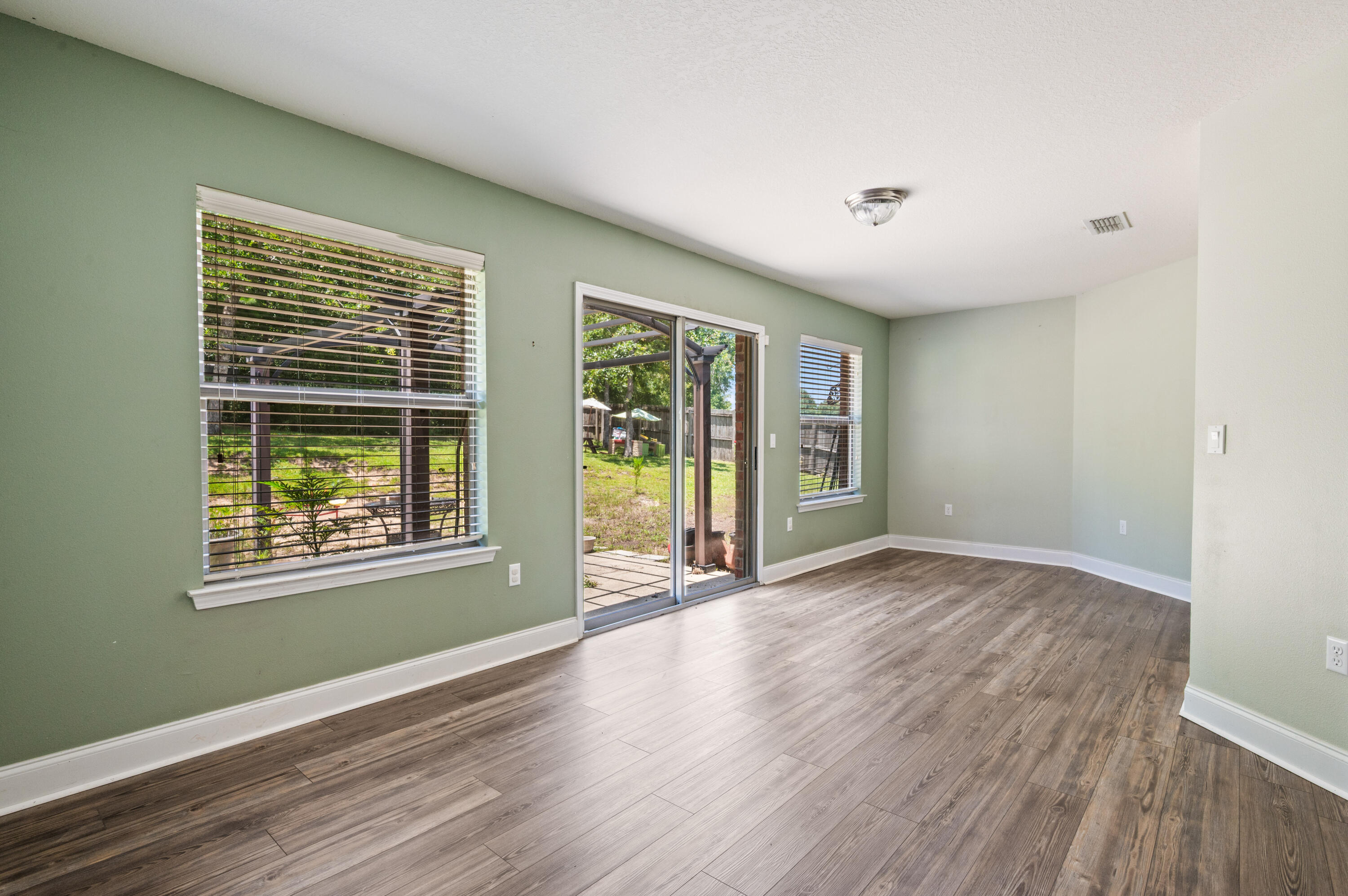 SILVER SPRINGS EST - Residential