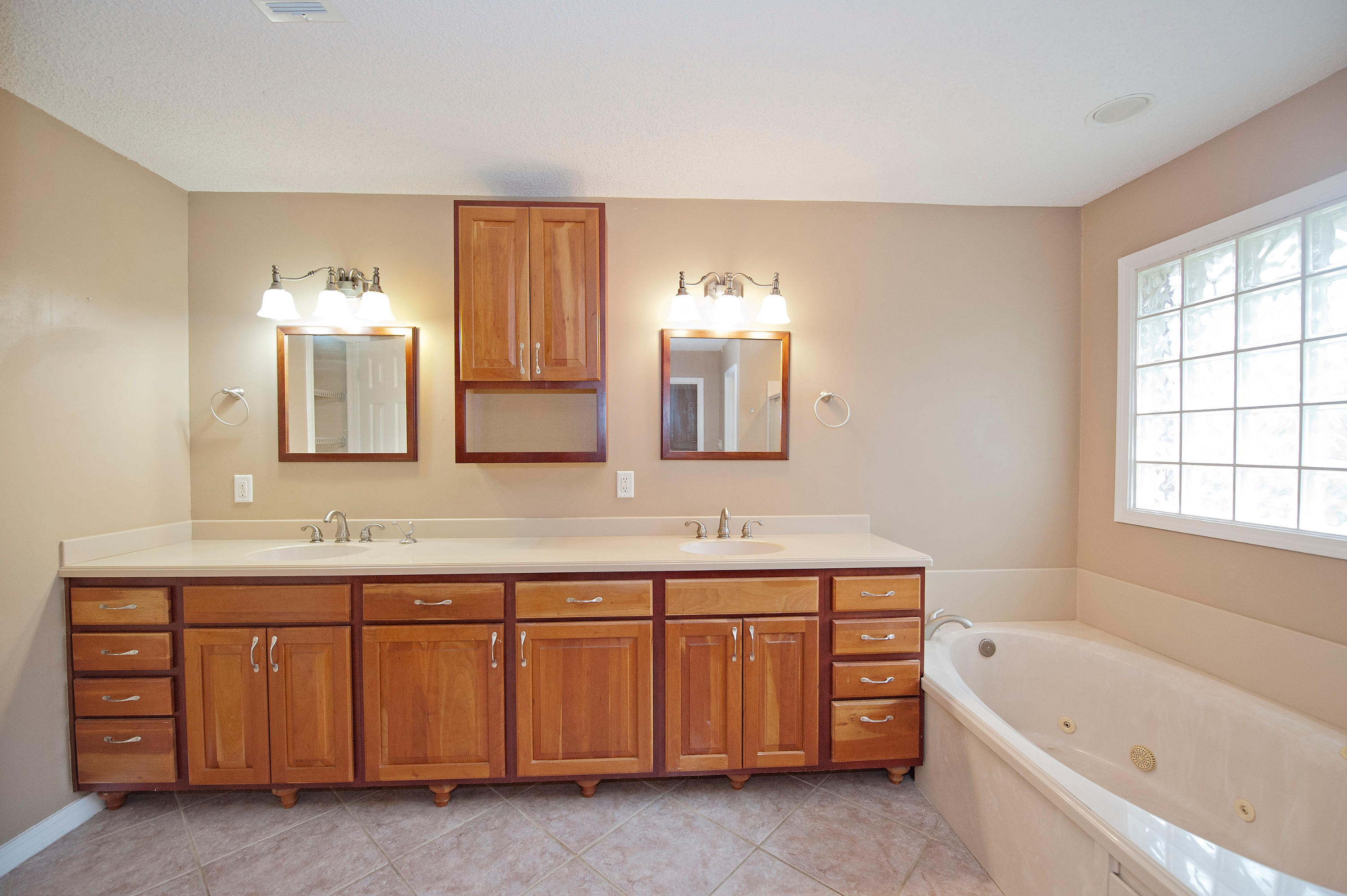 SOUND RETREAT - Residential