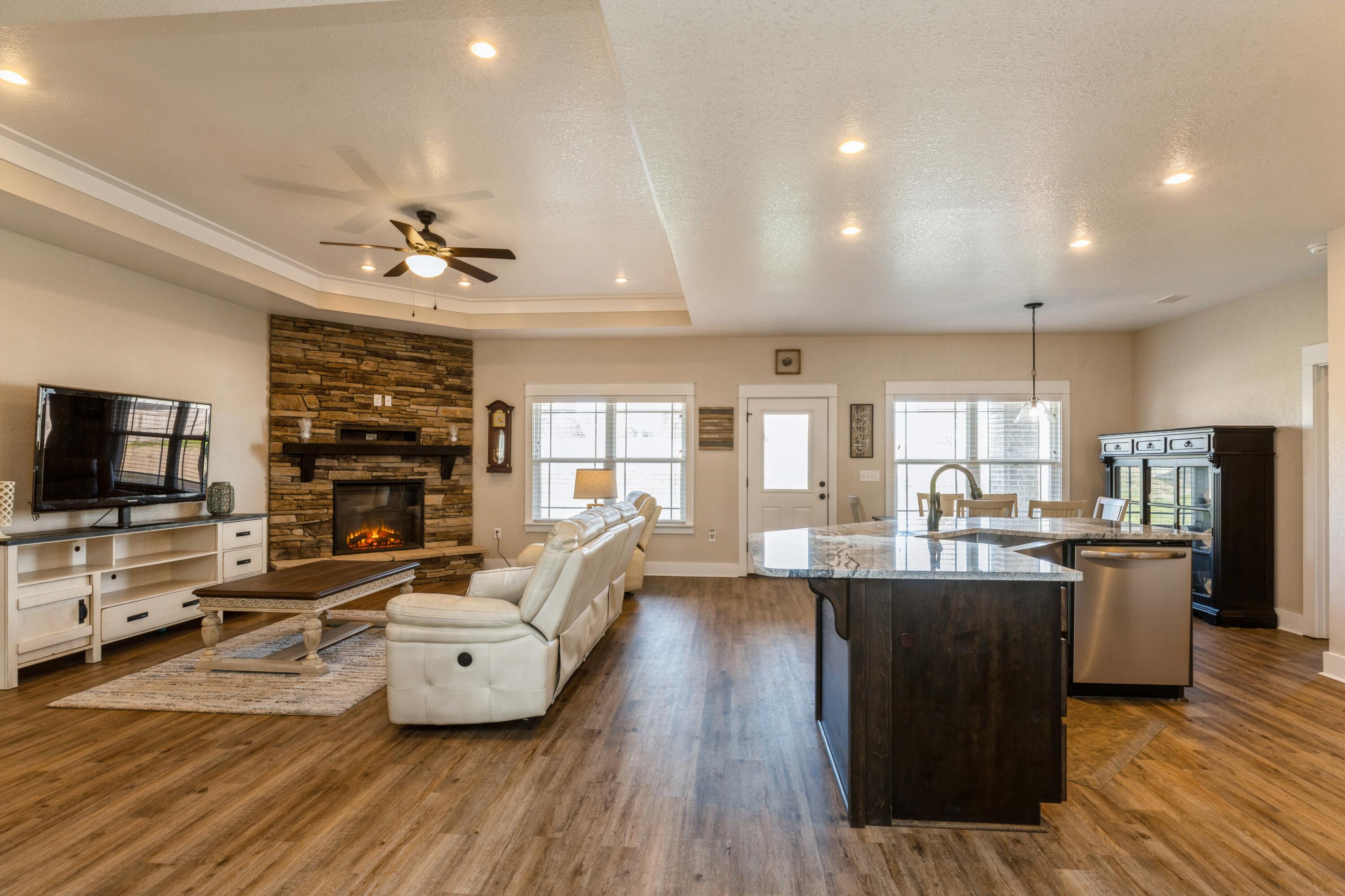 MOSSY OAKS - Residential