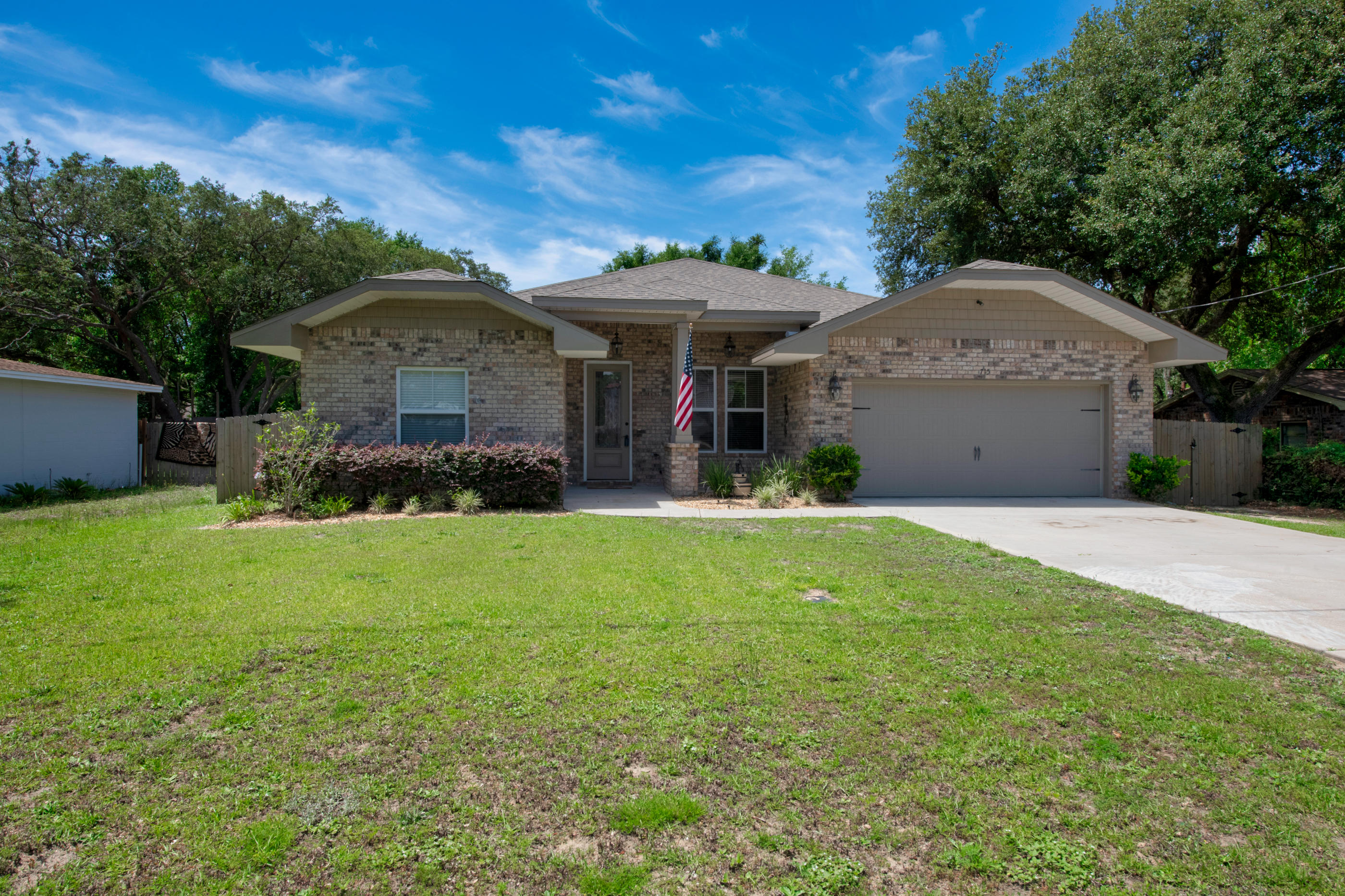 RACETRACK ROAD - Residential