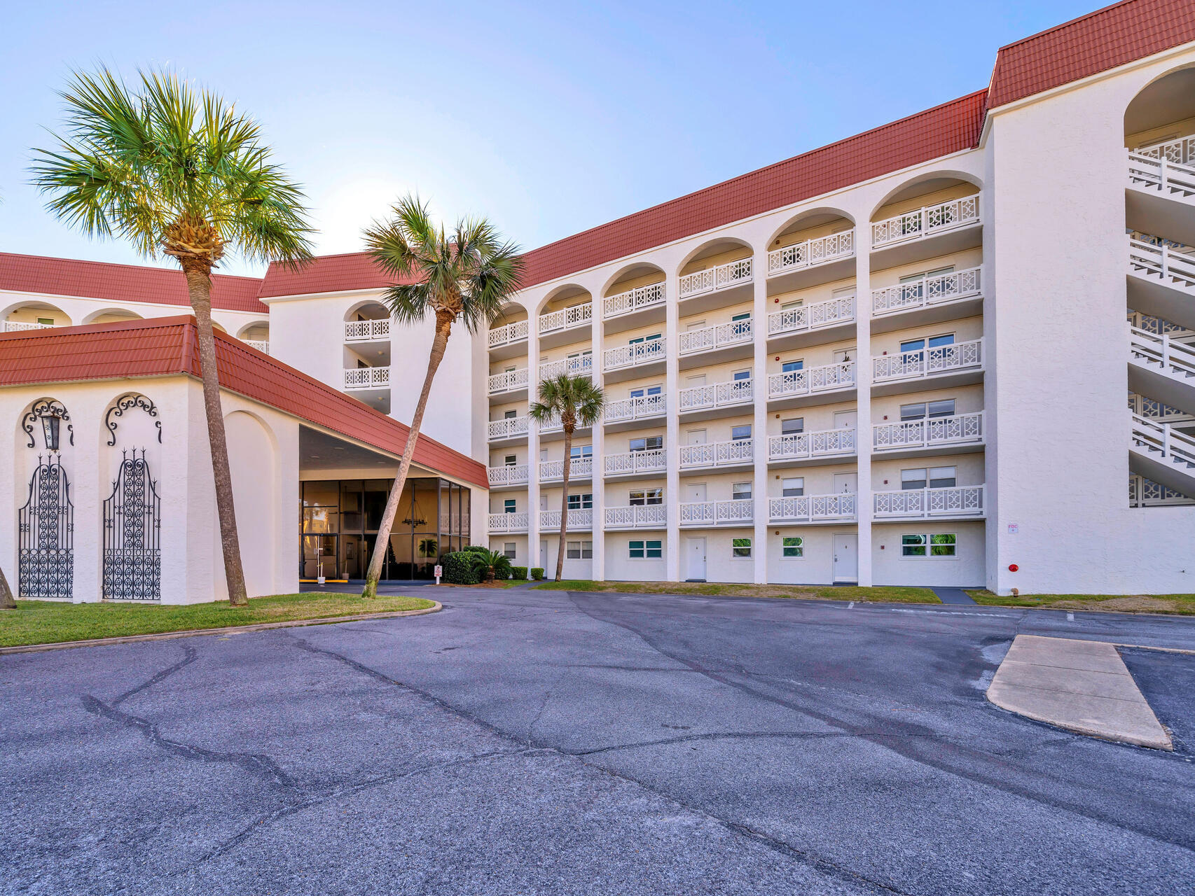 EL MATADOR CONDO - Residential