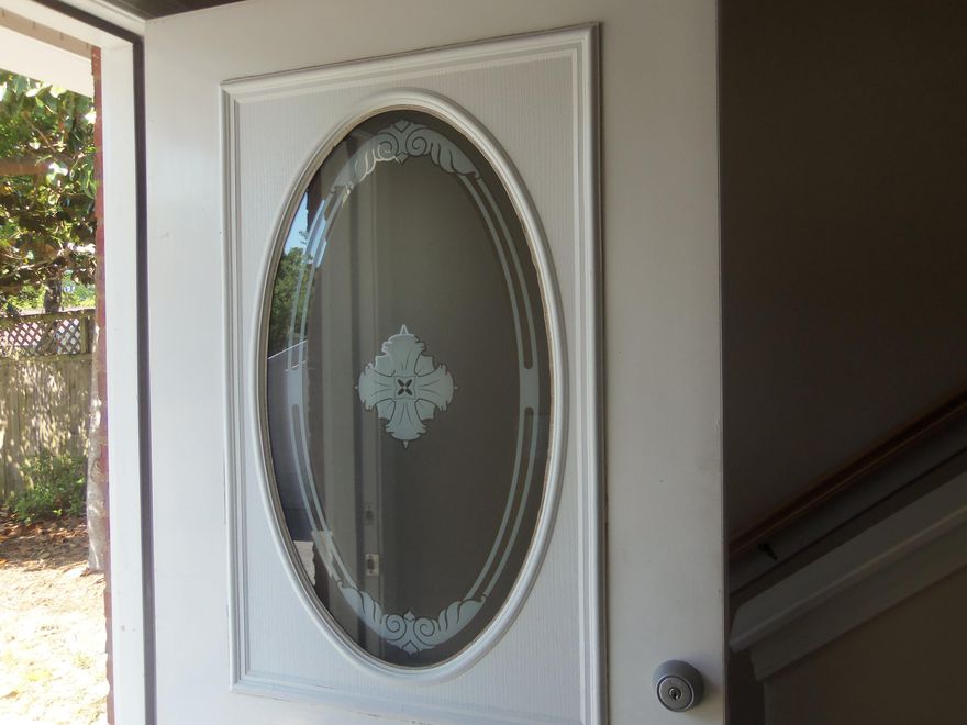 Wonderful 3/2.5 updated townhome unit conveniently located in the heart of Niceville. This unit features a desirable open floorplan. Spacious kitchen features granite counter tops, stainless refrigerator, and other appliances. Upstairs bedrooms are spacious & bright. Master bedroom features a built-in TV shelf and lots of natural light. 2 other bedrooms share a large hall bathroom. Sorry no pets & No Smoking! Available April 10 Any one 18 years or older need to complete separate applications and pay separate application fees.