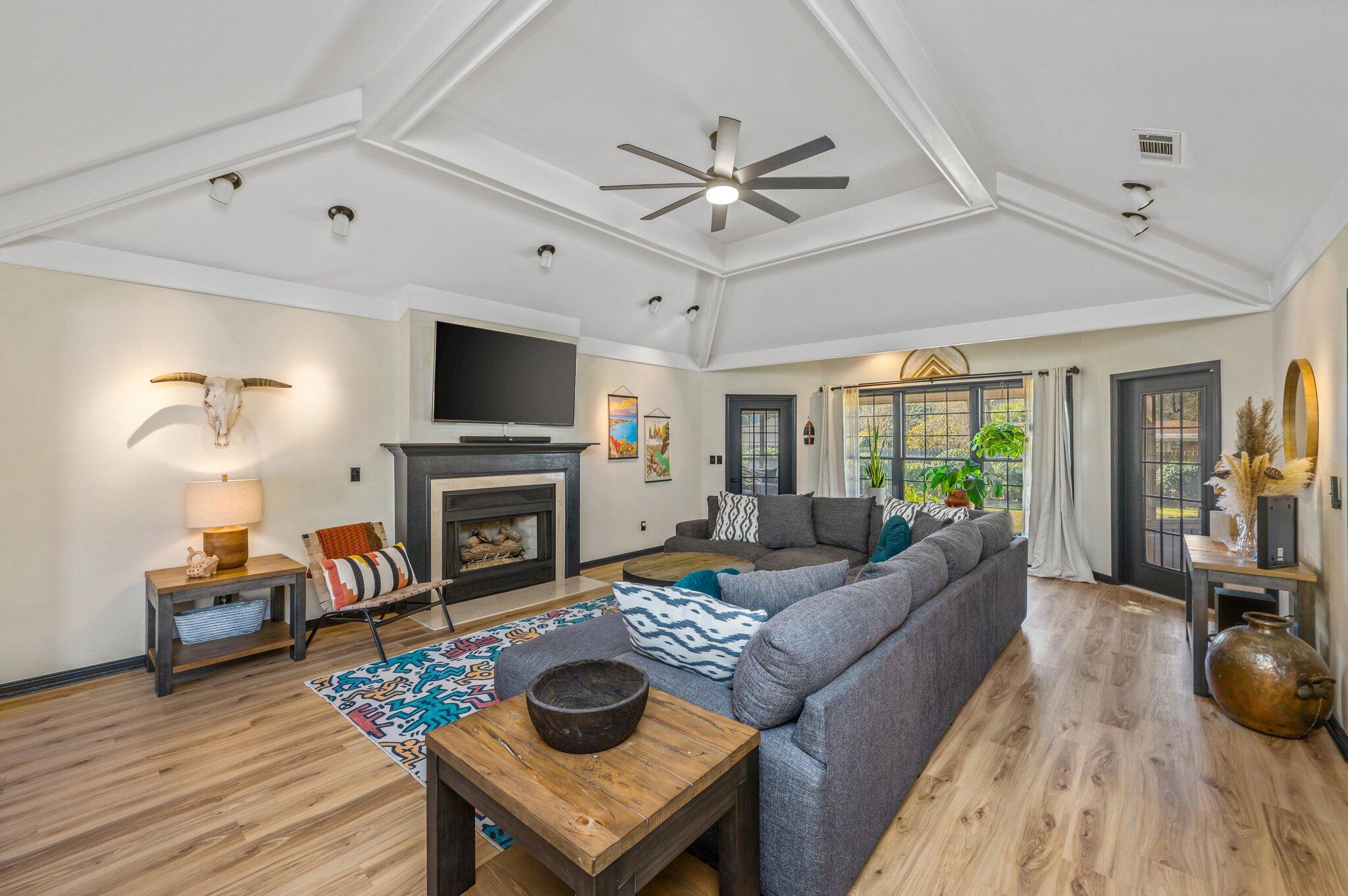 BAYOU POQUITO - Residential