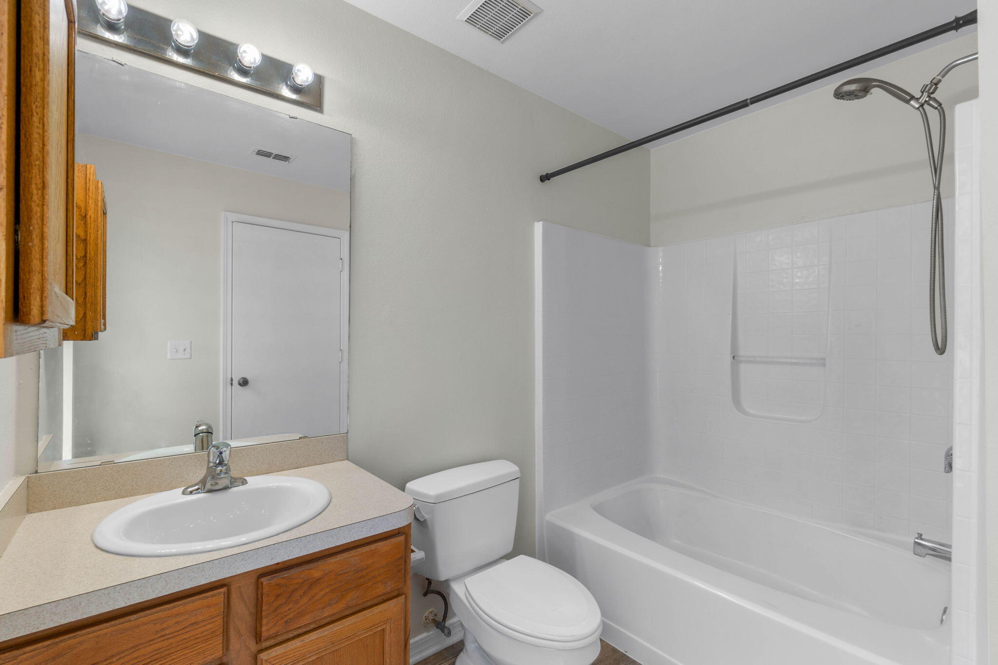 RIDGE CREST PH II - Residential Lease