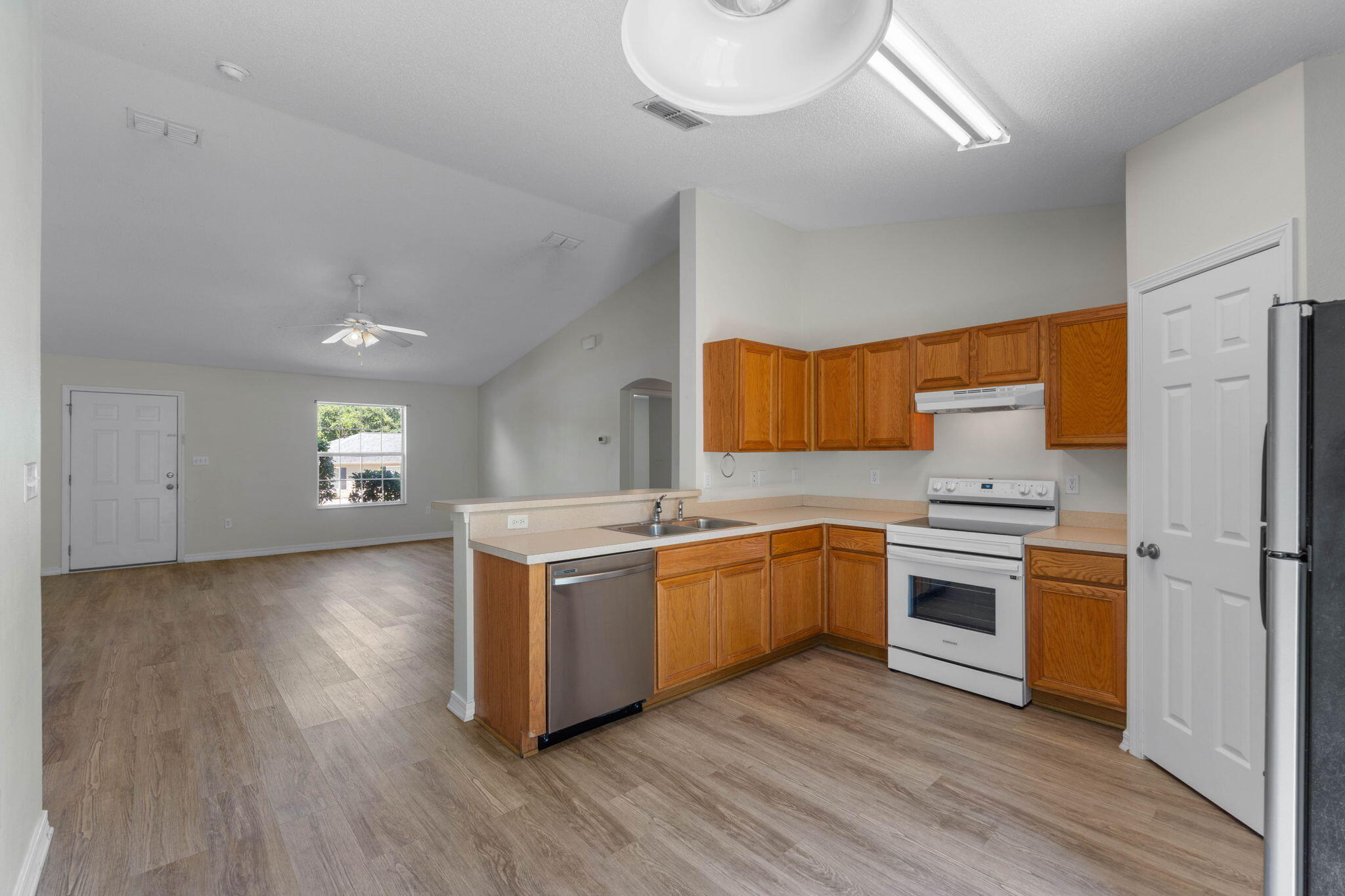 RIDGE CREST PH II - Residential Lease