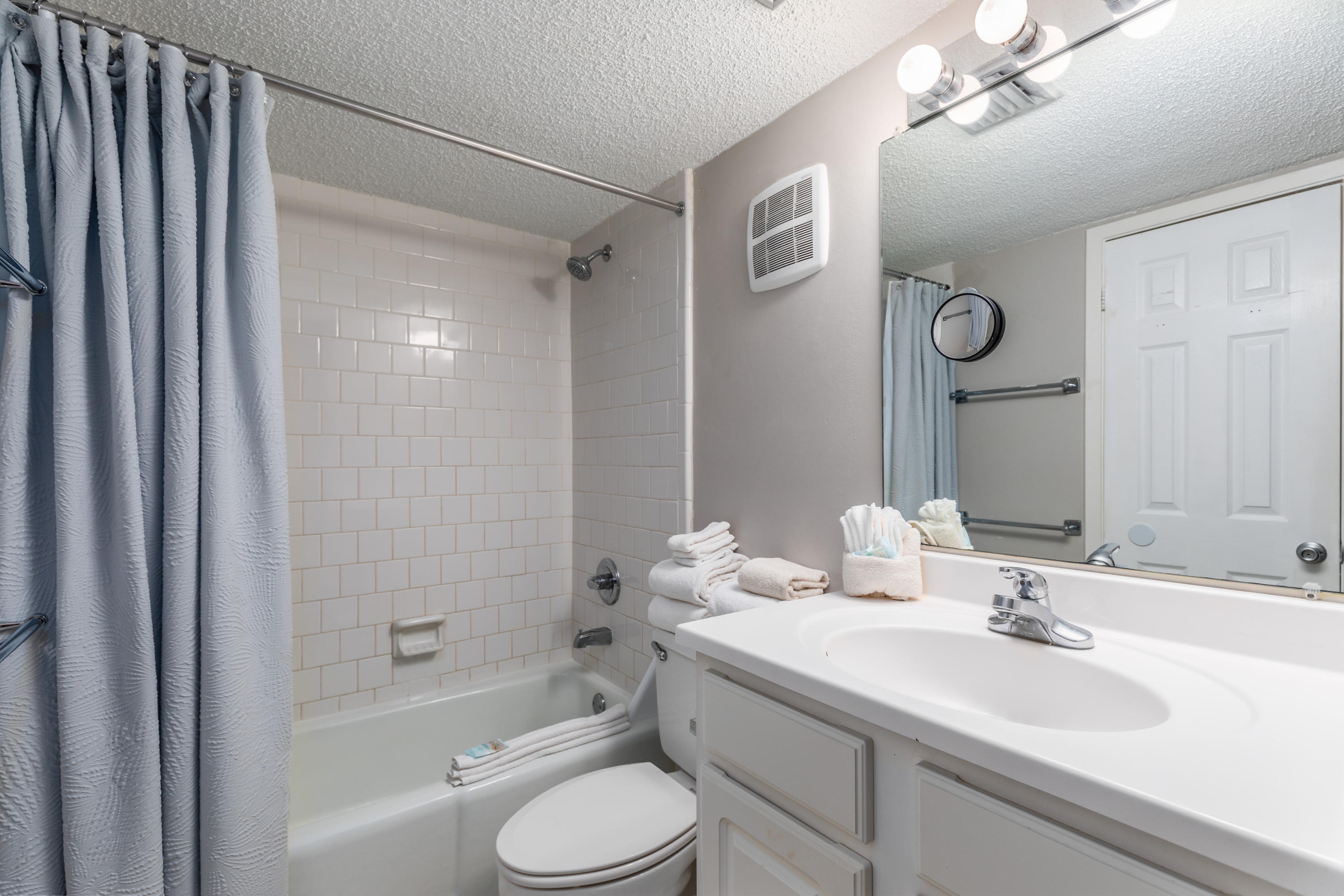 HOLIDAY SURF & RACQUET CLUB - Residential