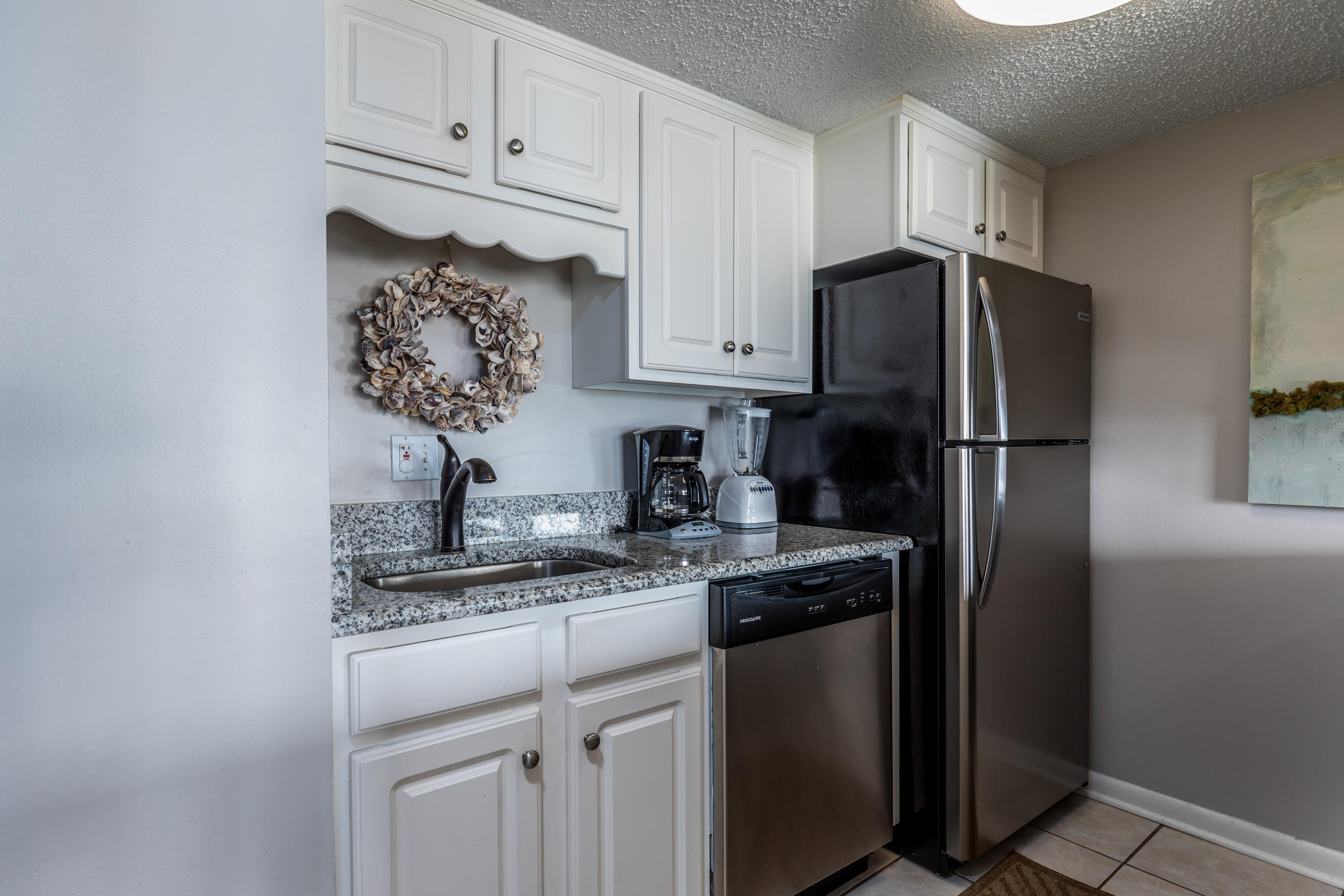 HOLIDAY SURF & RACQUET CLUB - Residential