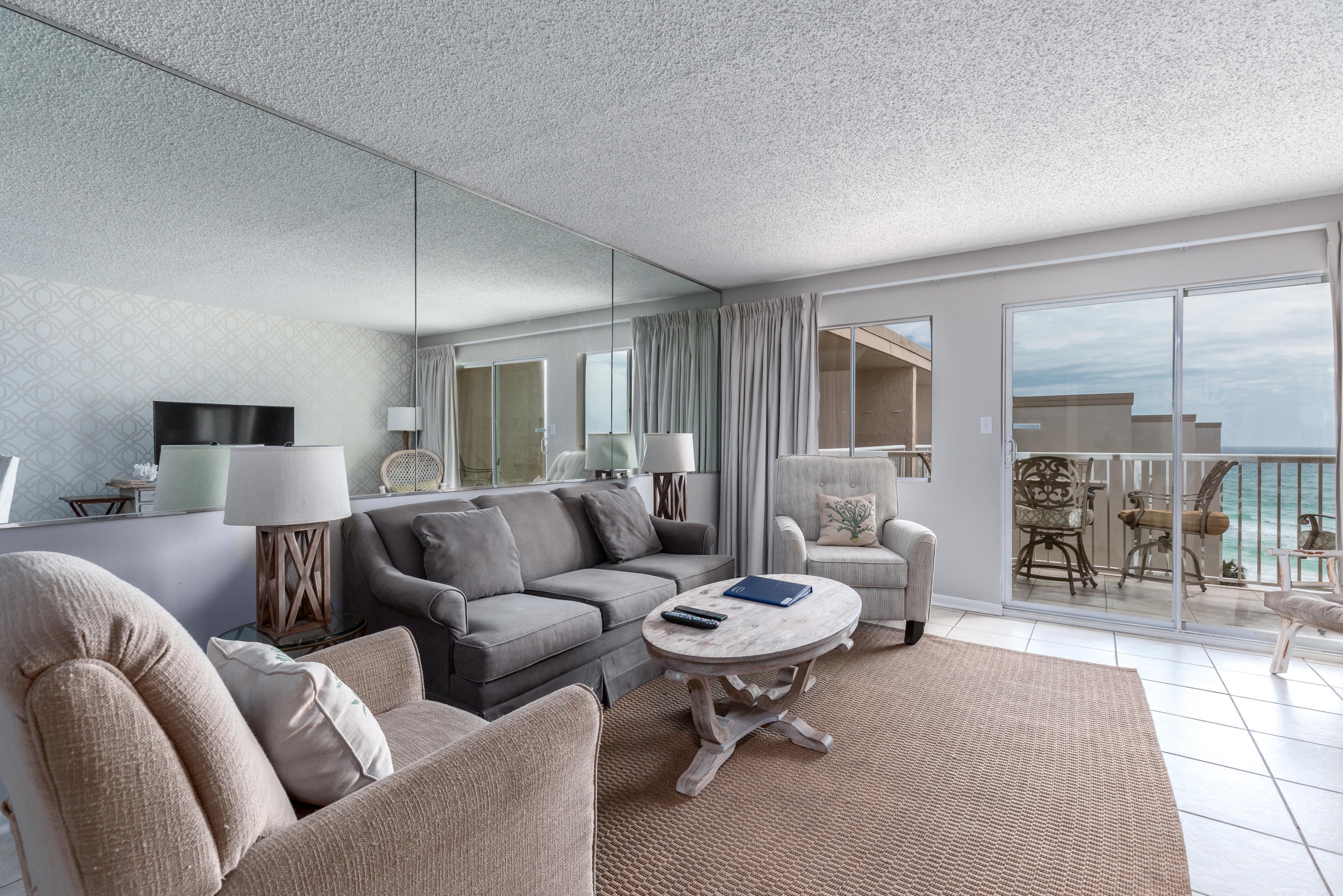 HOLIDAY SURF & RACQUET CLUB - Residential